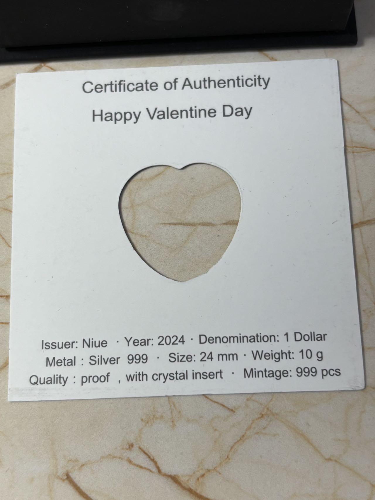 第182期拍卖 2024年纽埃1元水晶镶嵌精制银币 情人节系列-2024年情人节 10克999银 发行量：999 盒证全