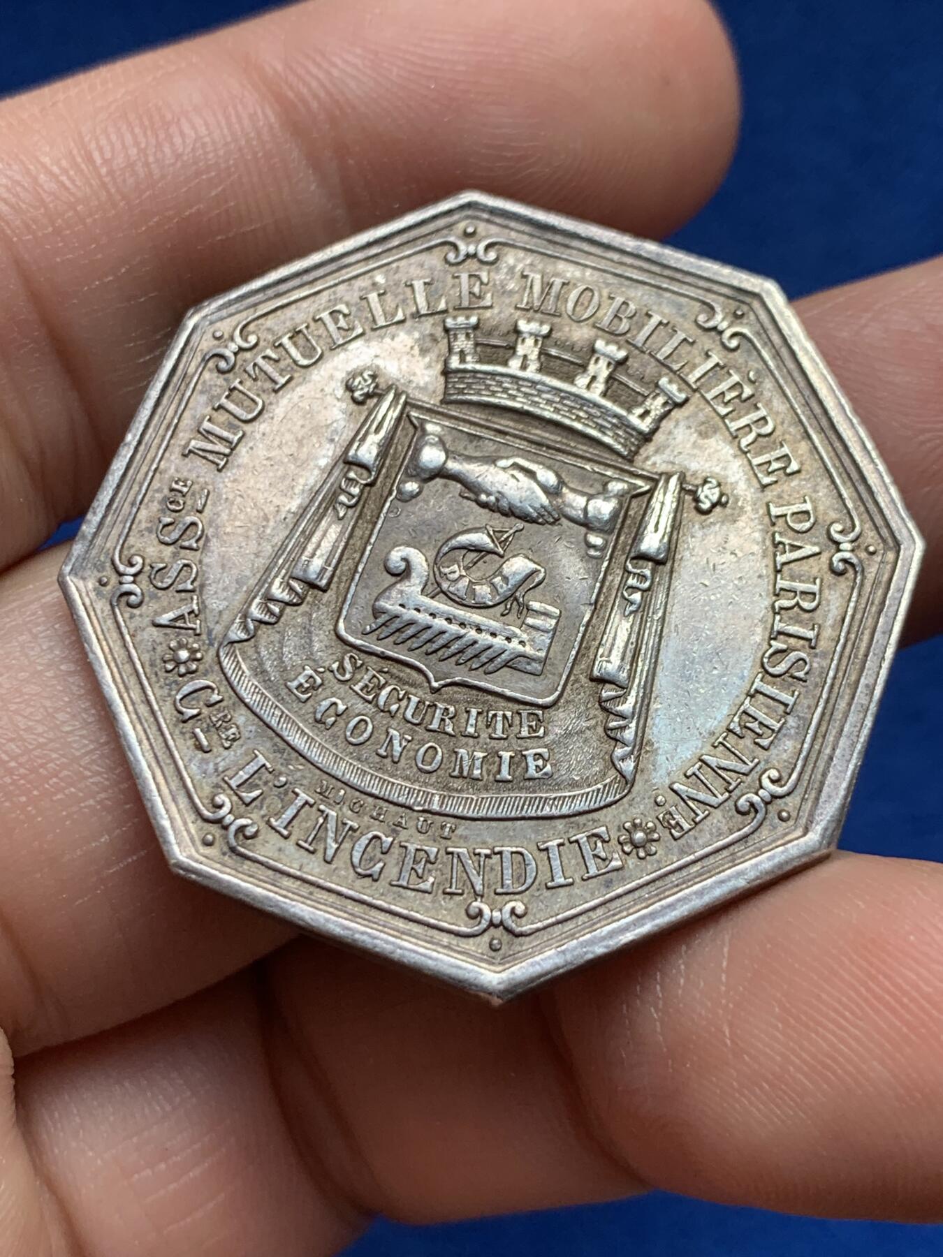 《竞宝斋》第440场 周日，周一，周二 3场连拍 （全场包邮） 法国巴黎火灾保险公司八角银质代币，18.54g，35.8mm，油灯边铭