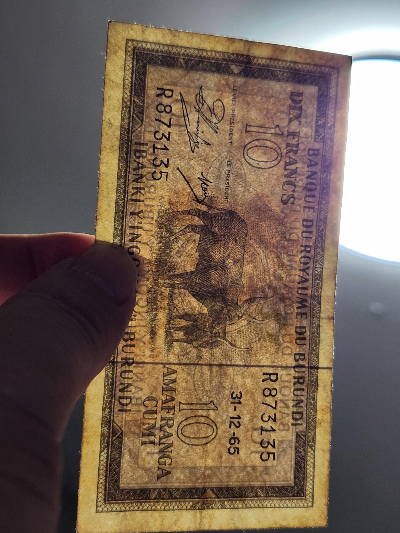 11月19号晚上8点 外国纸币自动截拍第61场 布隆迪1965年10法郎 该国第二版纸币 极少