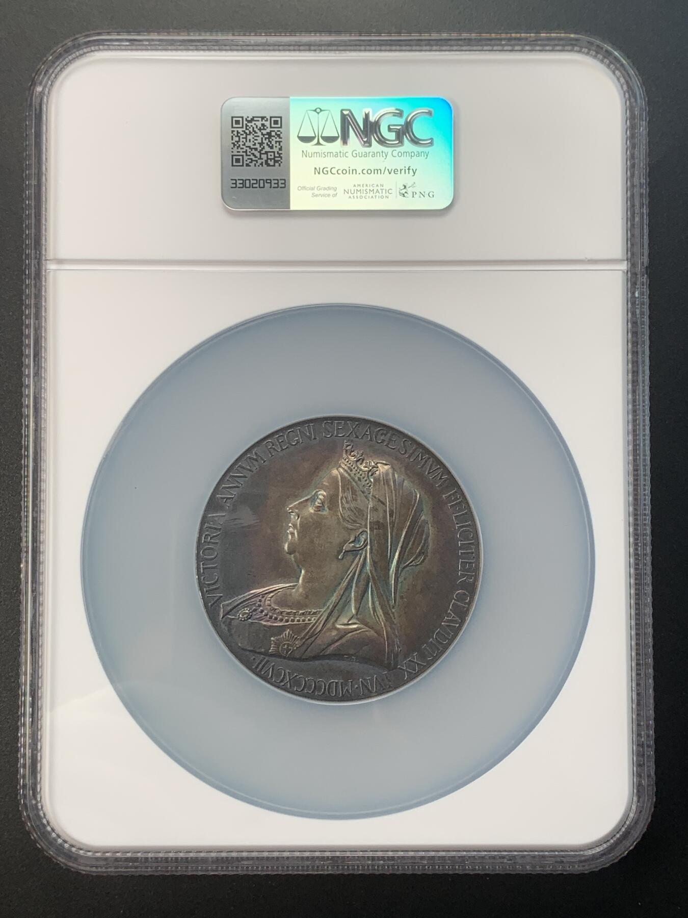 掌中浮雕-藏着的欧洲第042场 NGC MS61 : 1897年英国女王登基60周年纪念银章, 55mm, 五彩包浆