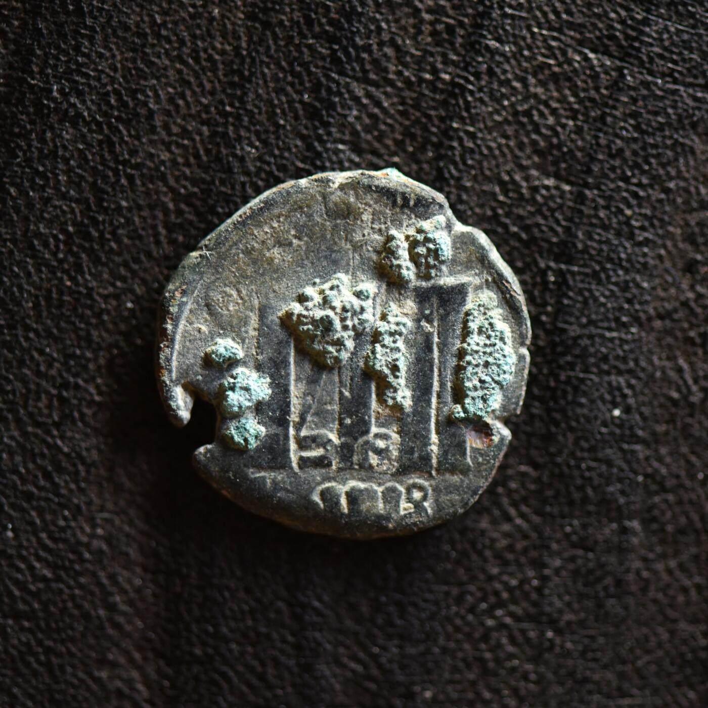 【良泉】第41期【自动场】11月27日晚19.30点开拍！86组，西方古代钱币专场 公元1266-1271年【蒙古帝国】察合台汗国，摄政太后兀鲁忽乃，铜币，1.95克