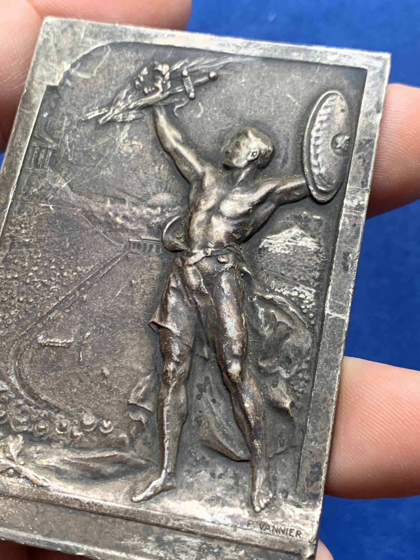 《竞宝斋》第440场 周日，周一，周二 3场连拍 （全场包邮） 法国第三共和国方形镀银铜章，96.5g，48.6*70mm，三角形+铜标