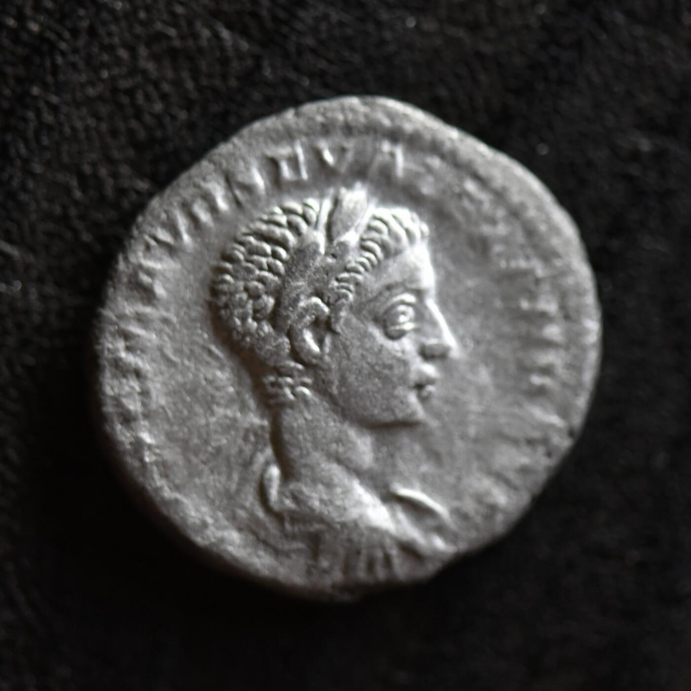 【良泉】第41期【自动场】11月27日晚19.30点开拍！86组，西方古代钱币专场 公元222年【古罗马】幼年头像版（13岁）塞维鲁·亚历山大，背自由女神，迪纳里银币。1.42克