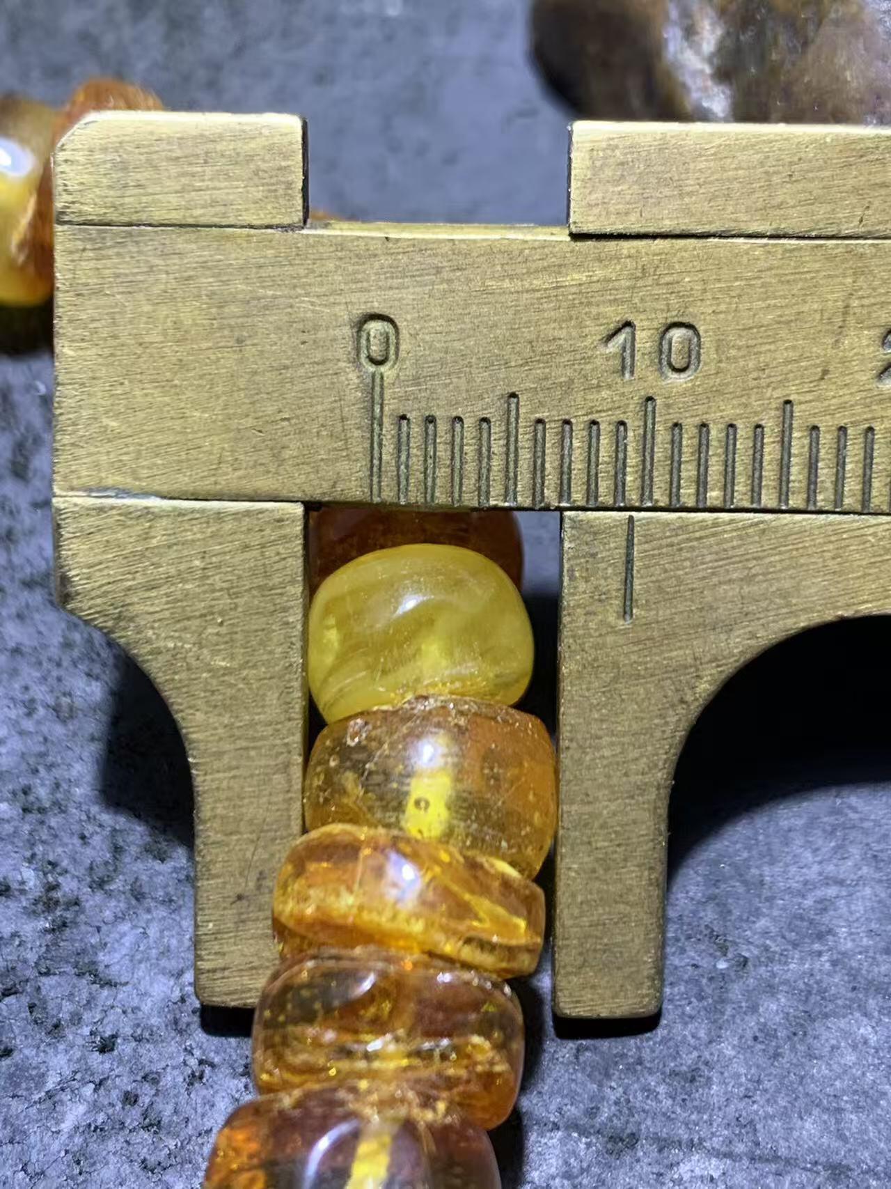 天然原矿俄料蜜蜡原皮随形手串1条！