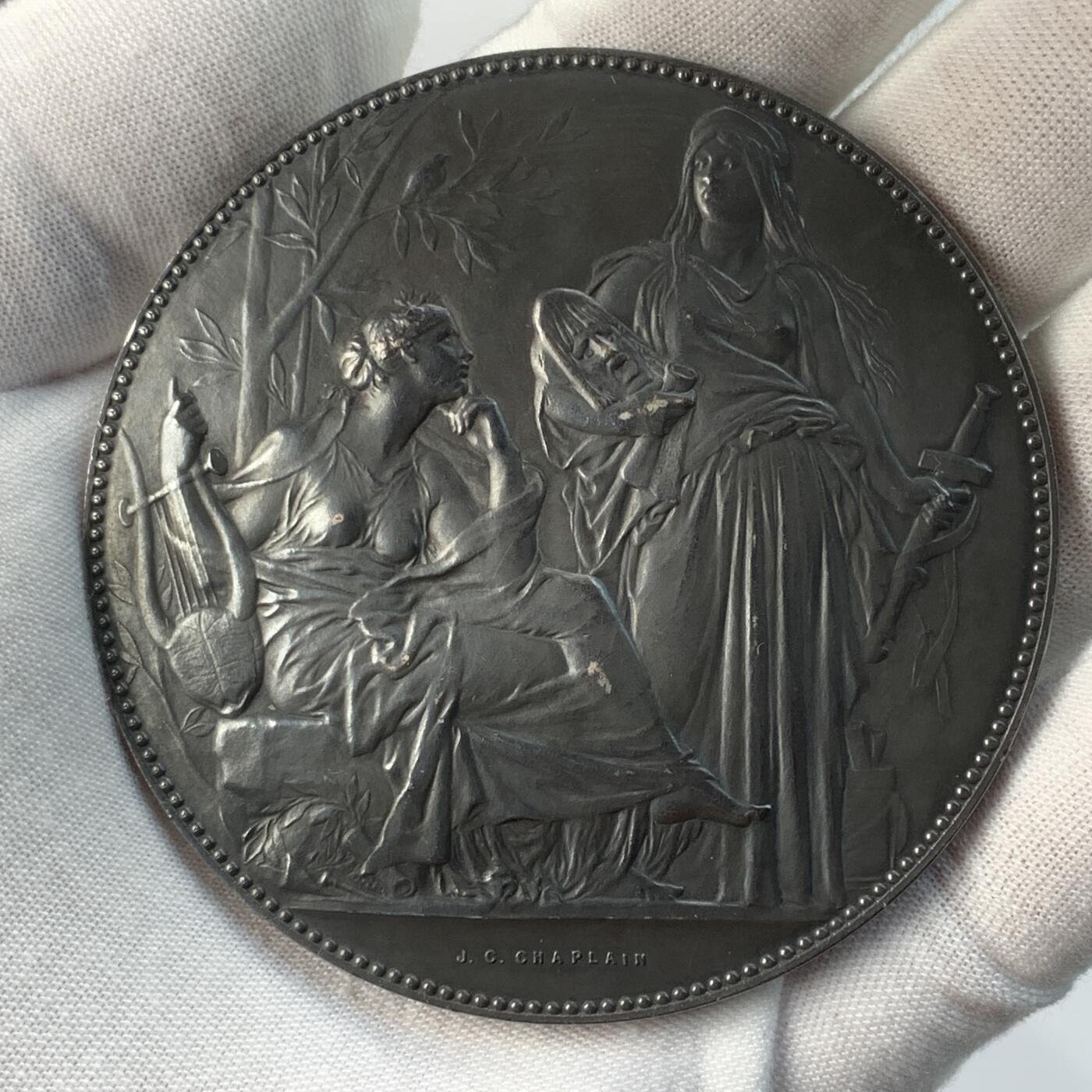 掌中浮雕-藏着的欧洲第042场 1912年法国国立音乐学院奖章（镀银铜章） ， 68mm，原盒，雕刻家：1900年法国巴黎世博会一等奖获得者尚普兰（Clement Chaplain，1839-1909）