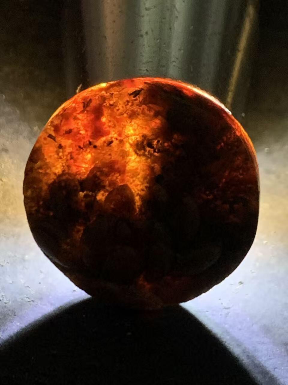 精美亚光草花纹战国红玛瑙手工俏色巧雕荷花板珠一个！