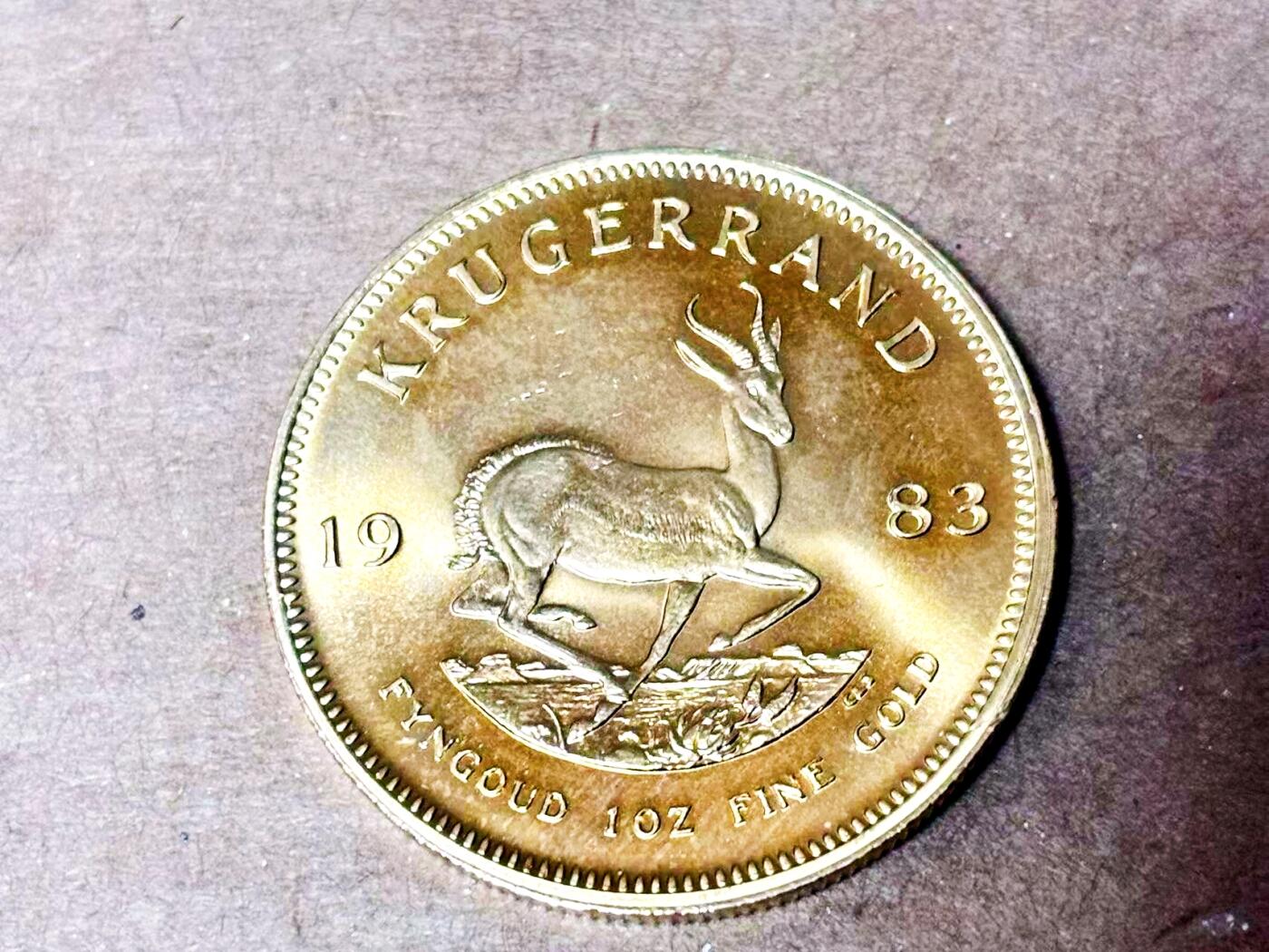 【Blue Auction】世界纸币精拍第752期——18级TOP拍卖/信誉/品质/专业/高效💫 【含1盎司纯金 1OZ Fine Gold 参考金价4100美金/盎司】南非 1978-83年1克鲁格金币（Krugerrand） 重34克 MS品相 金光灿灿 底板丝滑 正面为南非首任总统保罗·克鲁格肖像 背面是南非代表性野生动物跳羚（象征速度和力量）（这是世界上第一枚金衡制盎司金币，一直是南非的法定货币，并开启了投资金币的新纪元）