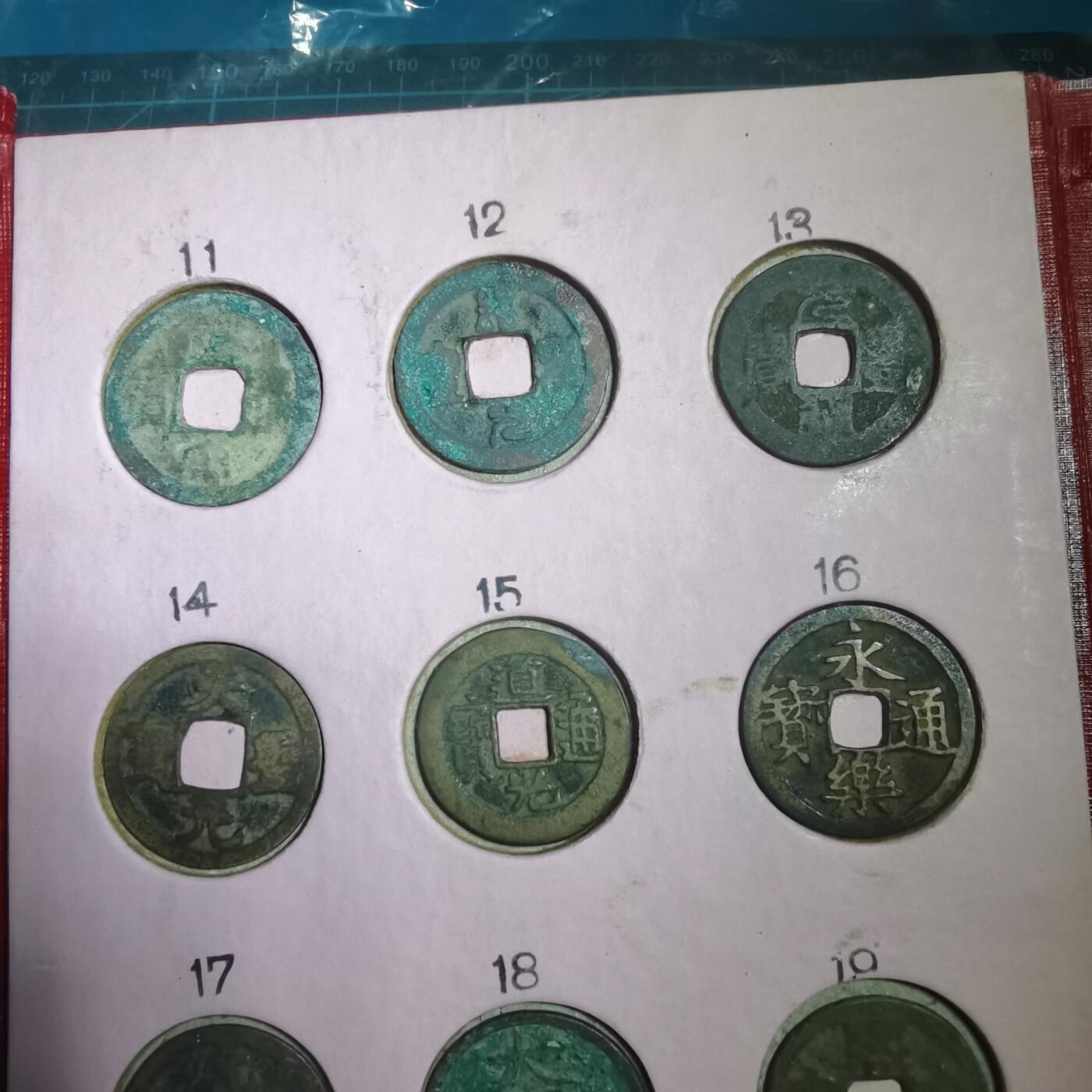 沼泽如烟--第906场 日本册子两本图六吉田和两枚异形花钱看假其它保真