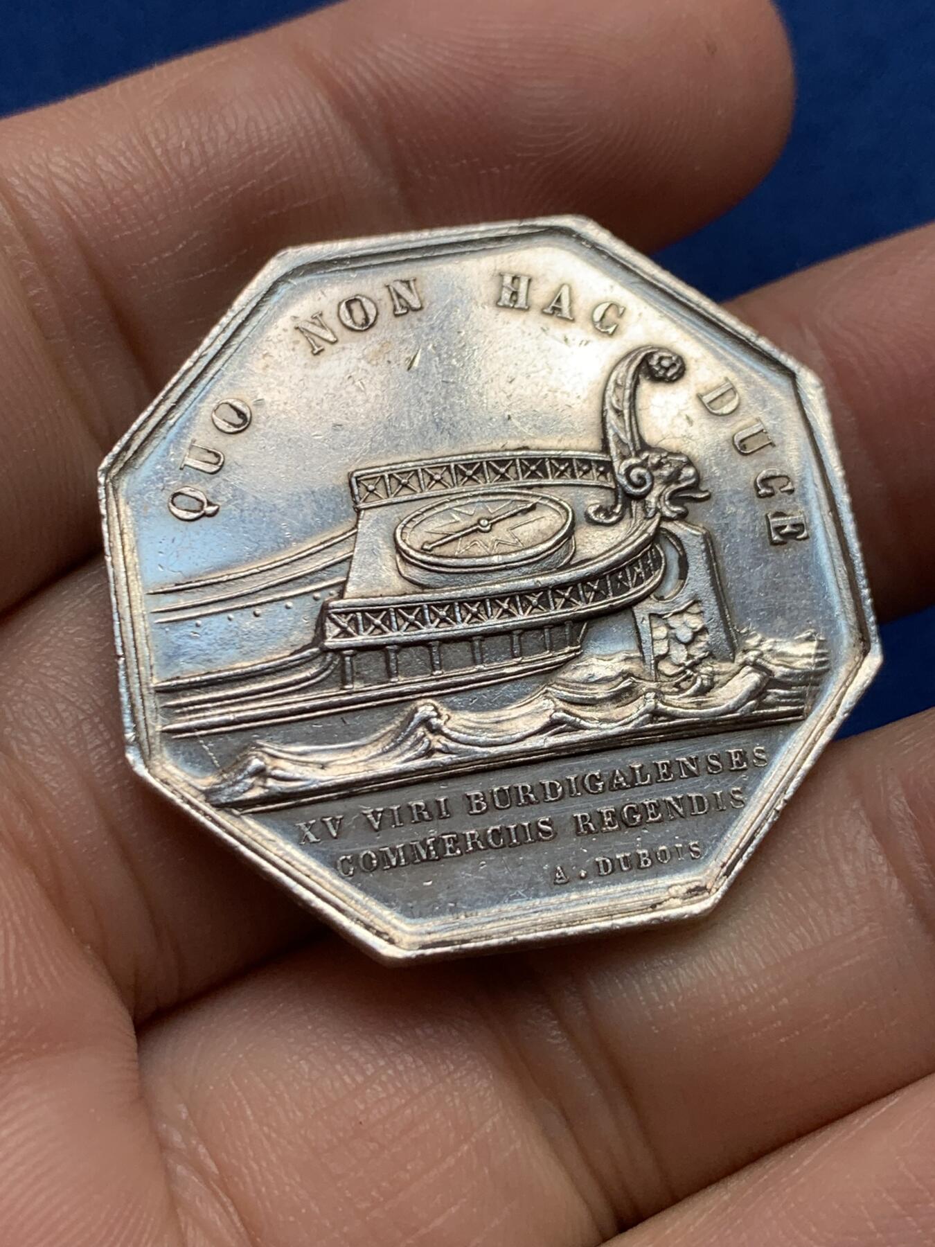 《竞宝斋》第440场 周日，周一，周二 3场连拍 （全场包邮） 法国八角银质代币，波尔多商会，20.28g，33.5mm，1879年仅使用一个月的烟斗边铭