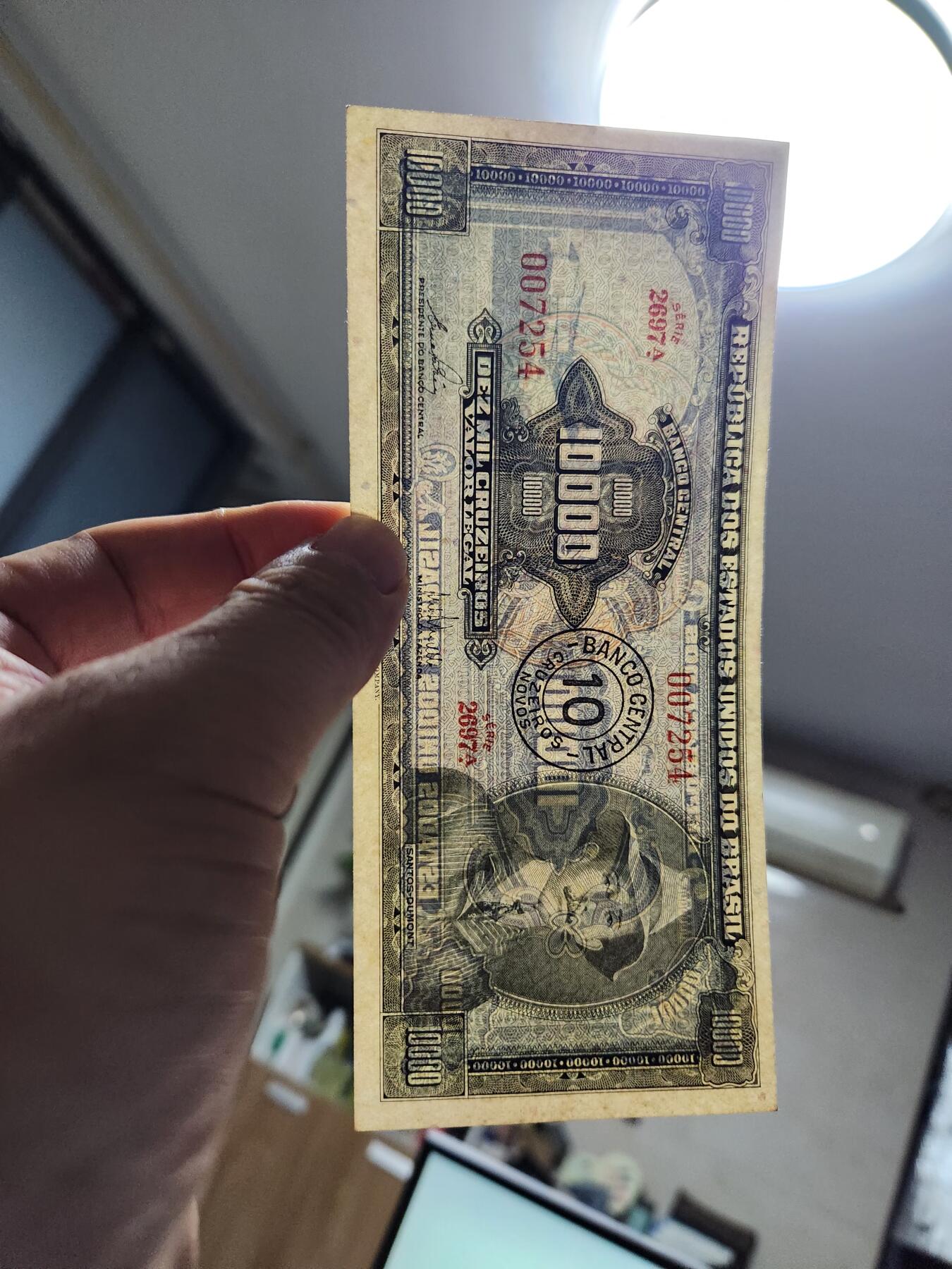 11月21号晚上8点 外国纸币自动截拍第61场 巴西1967年10克鲁塞罗 10000改值版 背蓝色第一版 近新