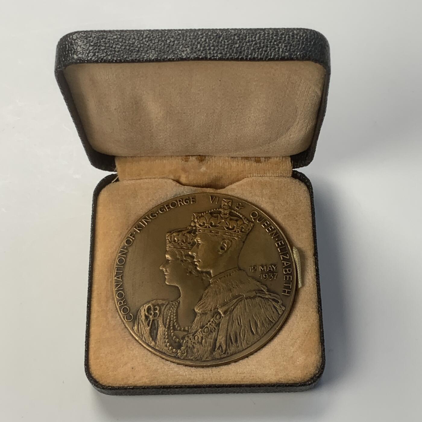 掌中浮雕-藏着的欧洲第042场 1937年英国乔治六世加冕纪念铜章，50mm，原盒