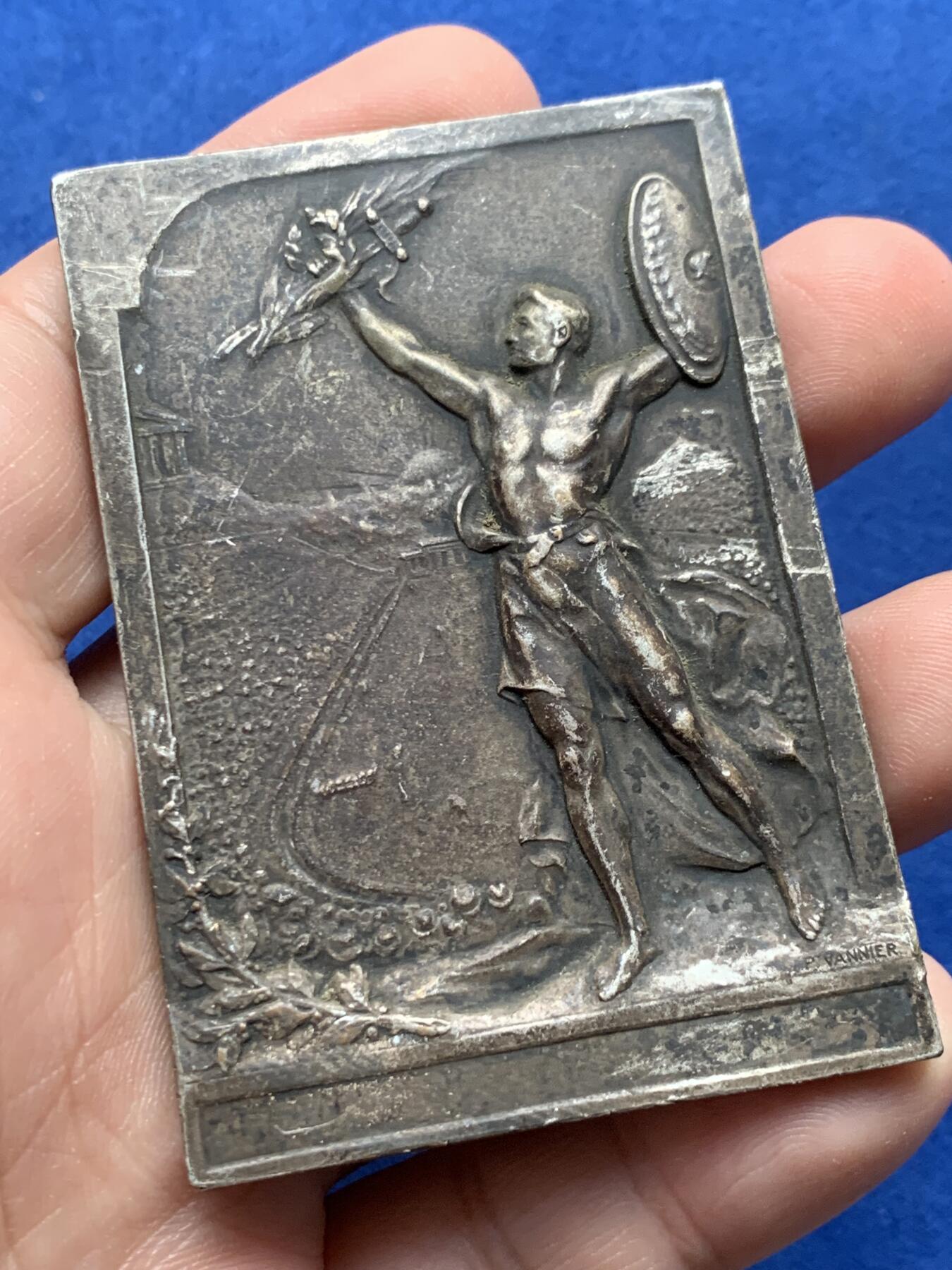 《竞宝斋》第440场 周日，周一，周二 3场连拍 （全场包邮） 法国第三共和国方形镀银铜章，96.5g，48.6*70mm，三角形+铜标