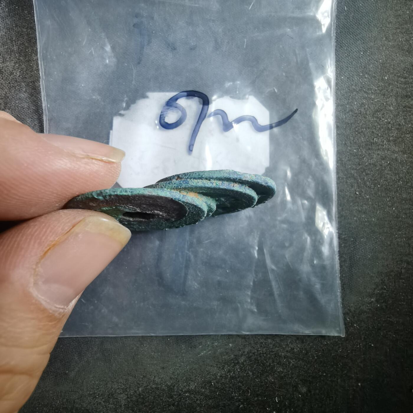 沼泽如烟--第907场 铜钱一组如图粘一起了 4枚