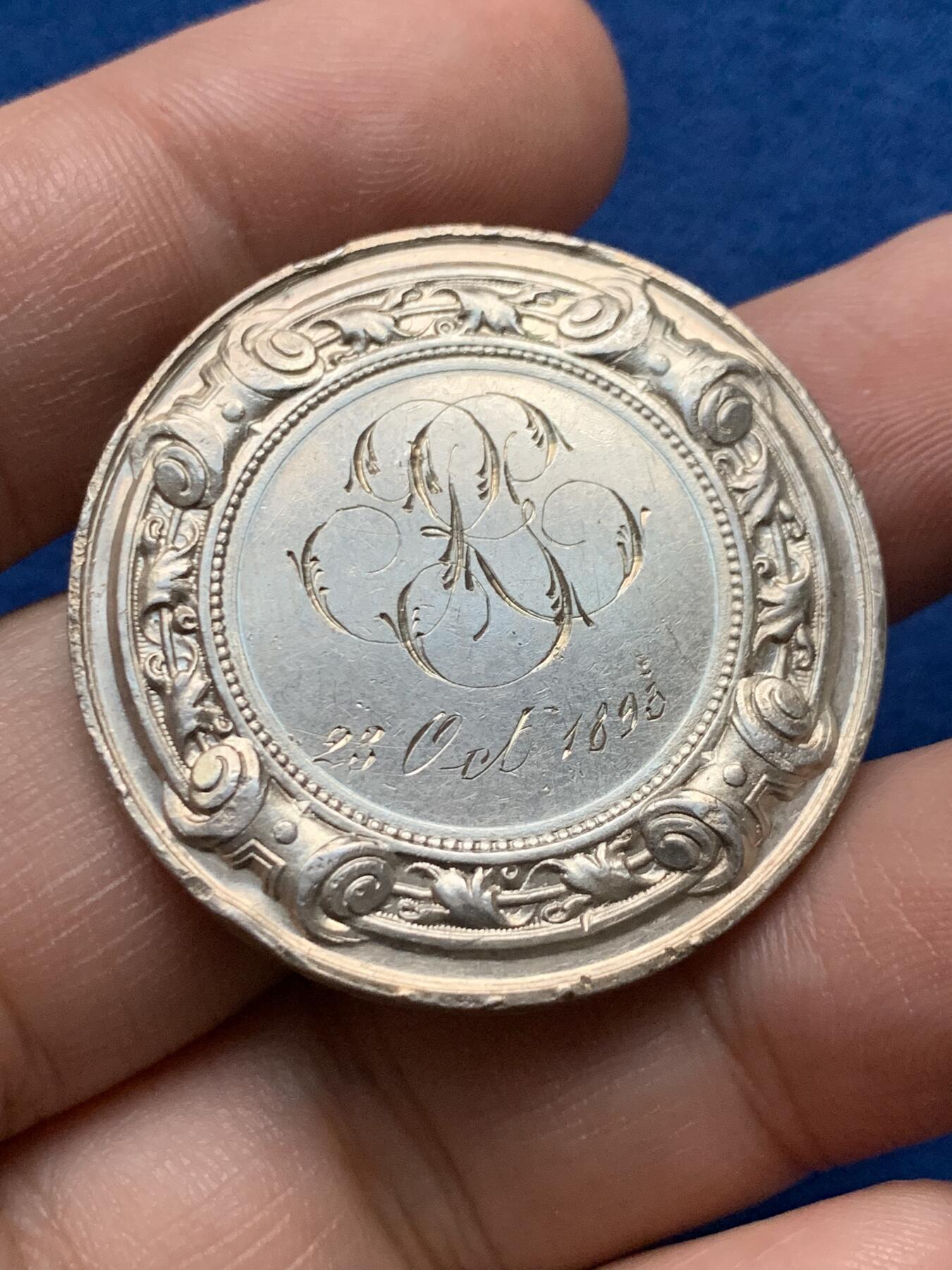 《竞宝斋》第440场 周日，周一，周二 3场连拍 （全场包邮） 法国婚姻与爱情纪念银章，20.5g，36.4mm，丰饶角边铭，边有轻磕