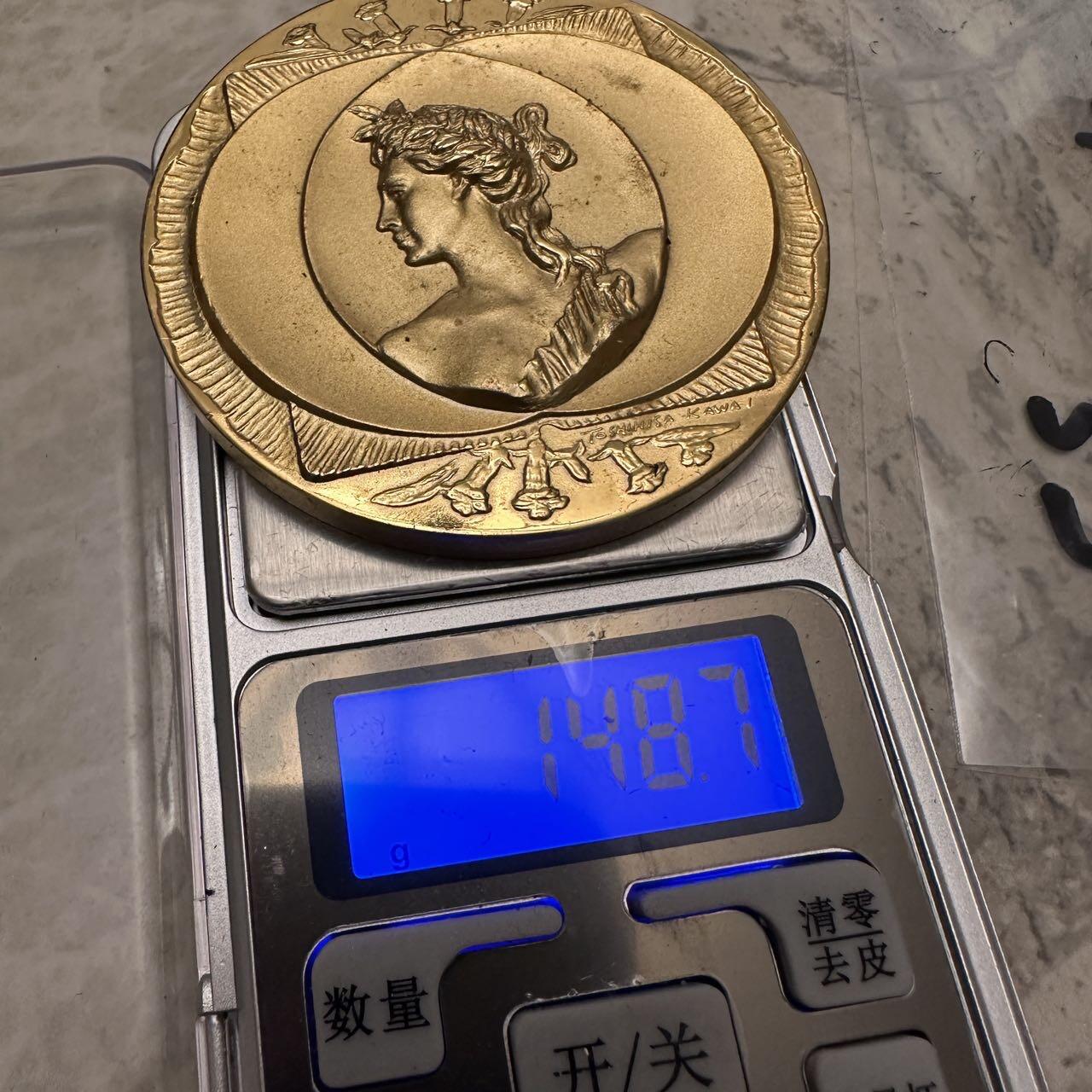 蒂克钱币-第48场日本章牌专场 欧洲 少女镀金章 65mm 148g