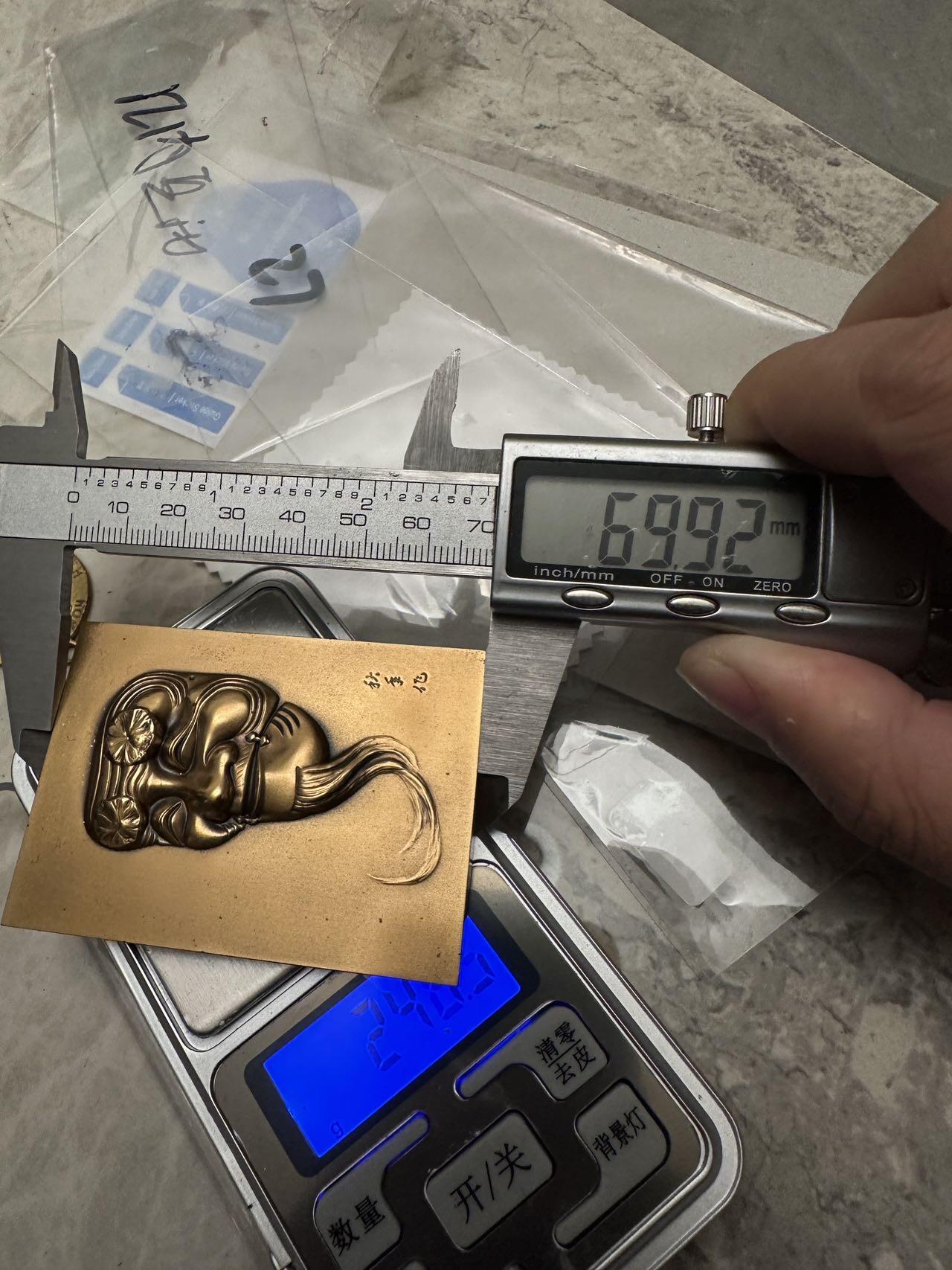 蒂克钱币-第48场日本章牌专场 日本造币局制 能面纪念黄铜章 70*50mm 213g 绒布盒