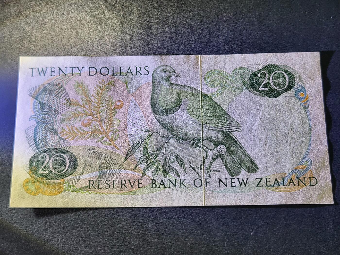 11月21号晚上8点 外国纸币自动截拍第61场 女王近新