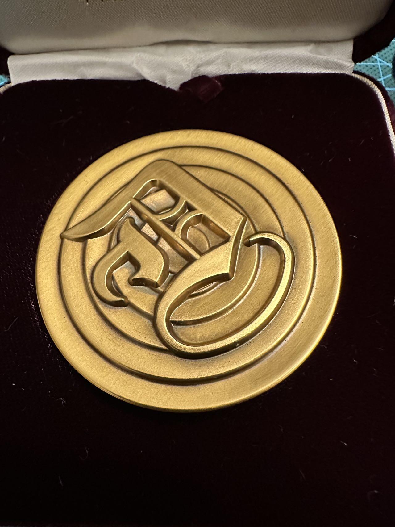 蒂克钱币-第48场日本章牌专场 日本 黄铜章 2枚 176克 绒布盒