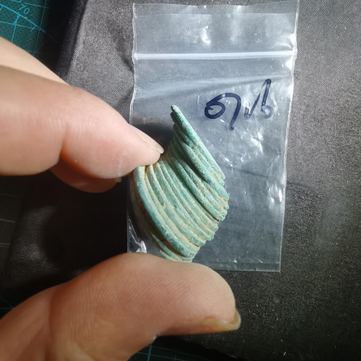 沼泽如烟--第907场 铜钱一组如图粘一起了 14枚