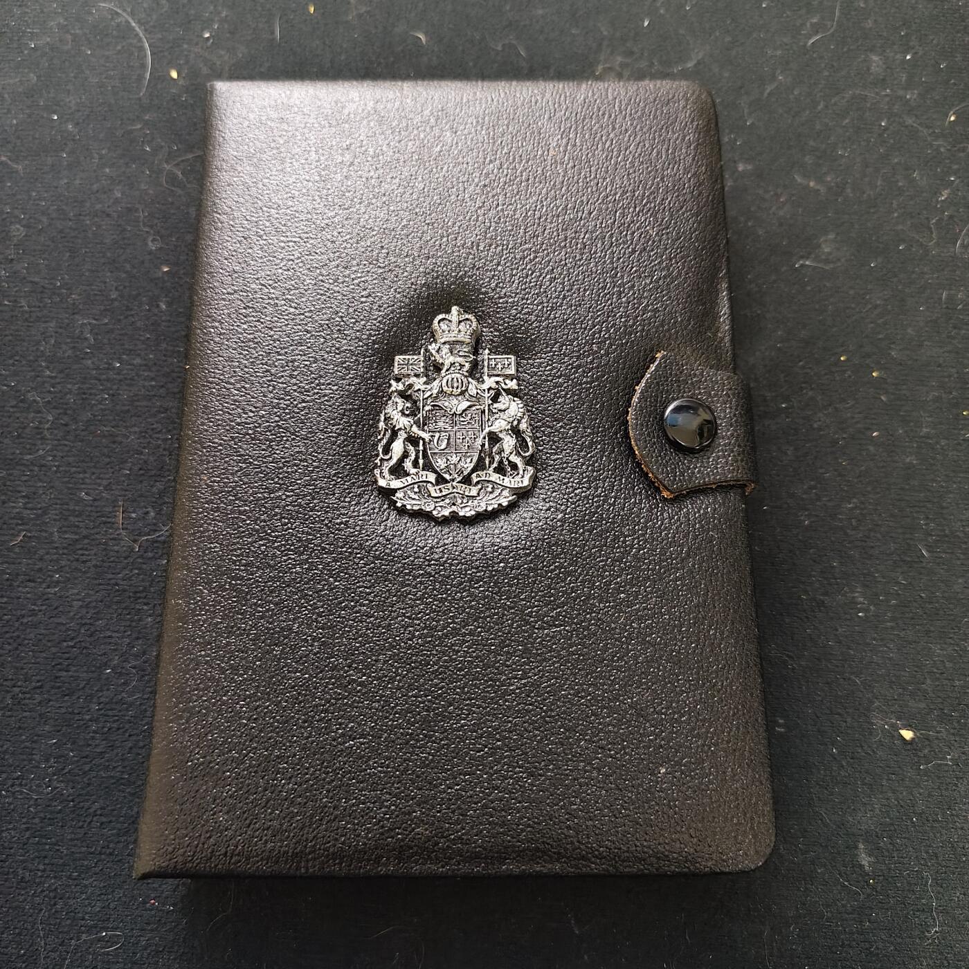 【全场包邮】纯粹捡漏拍479场（免费代拍第16场） 加拿大1978年官方封装SPECIMEN SET套币-含埃德蒙顿英联邦运动会（36毫米23.3克）纪念银币