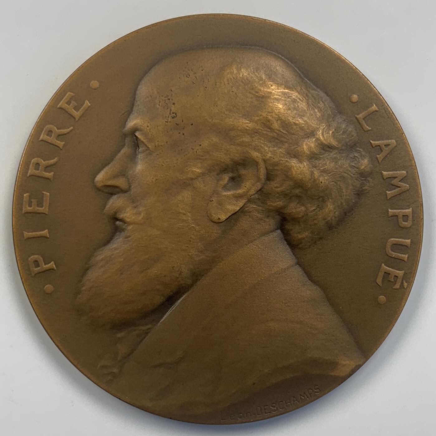 掌中浮雕-藏着的欧洲第042场 1915年巴黎市议员皮埃尔·兰皮埃纪念大铜章，背面巴黎市徽和荣誉军团勋章图案，55.5mm，76g，带盒，法国朦胧刀大师莱昂·德尚（Léon DESCHAMPS）作品
