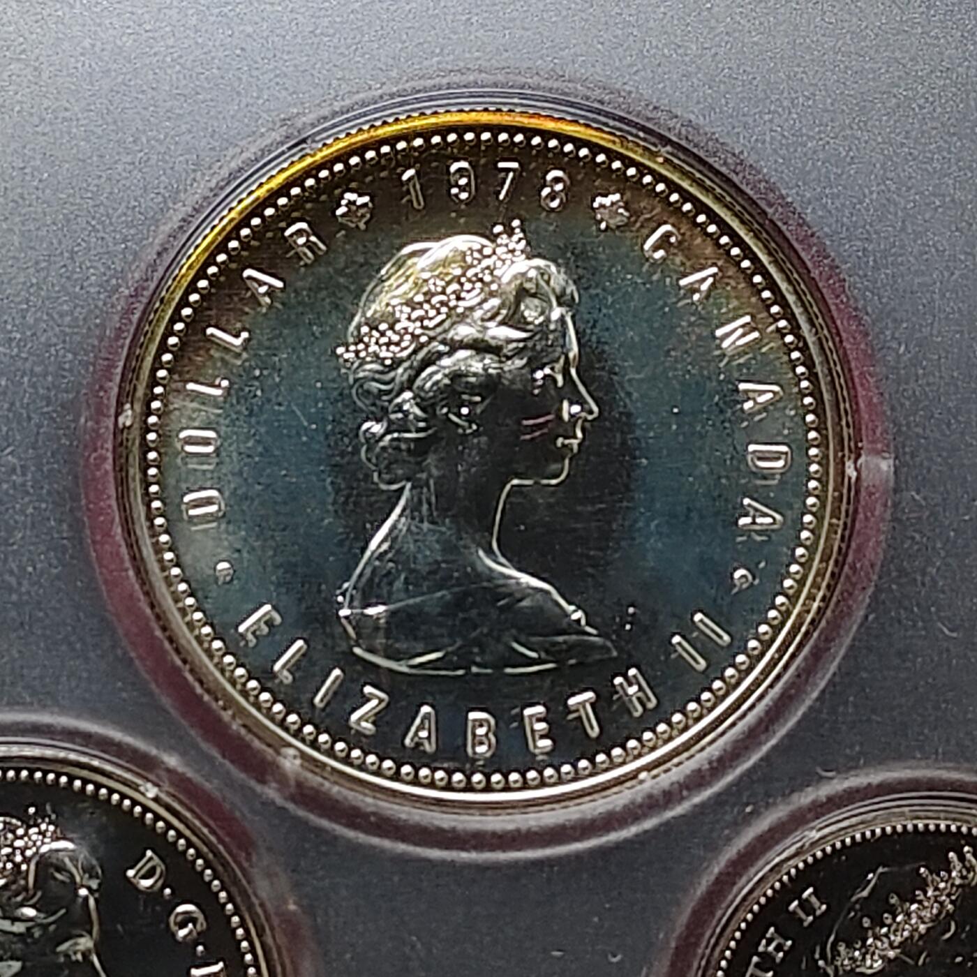 【全场包邮】纯粹捡漏拍479场（免费代拍第16场） 加拿大1978年官方封装SPECIMEN SET套币-含埃德蒙顿英联邦运动会（36毫米23.3克）纪念银币