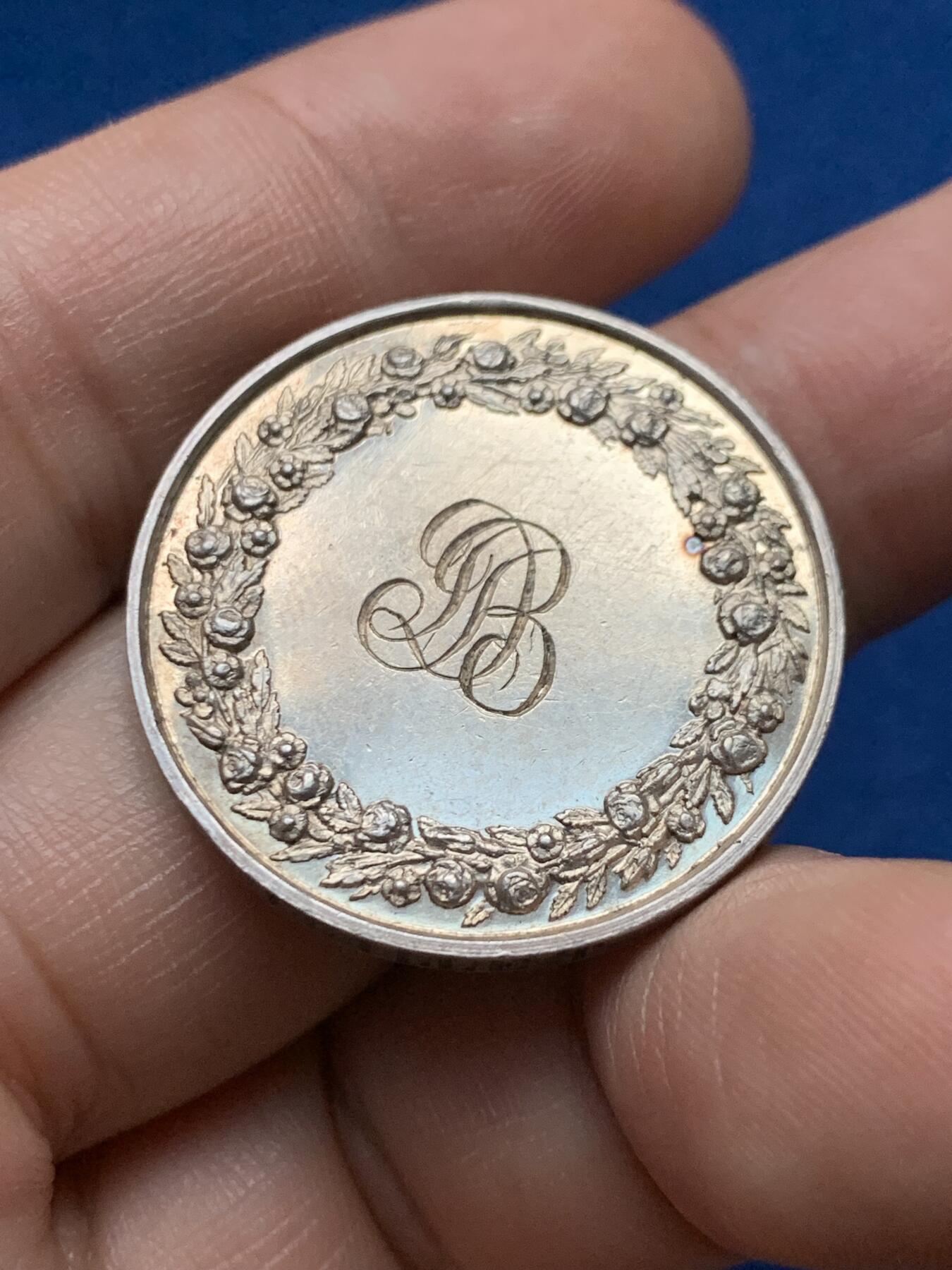 《竞宝斋》第440场 周日，周一，周二 3场连拍 （全场包邮） 法国1858年结婚纪念银章 29.8mm 11.9g