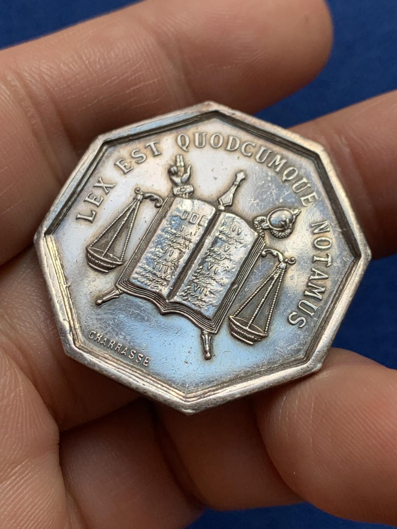 《竞宝斋》第440场 周日，周一，周二 3场连拍 （全场包邮） 法国里昂公证人八角银质代币，14.66g，33.1mm，蜜蜂边铭