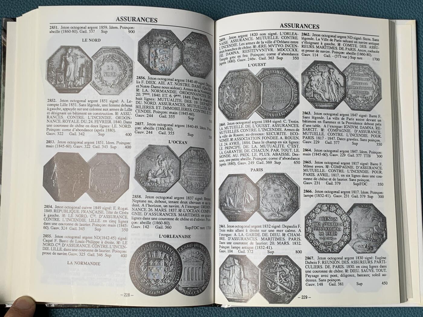 《竞宝斋》第440场 周日，周一，周二 3场连拍 （全场包邮） 法国 1991年 JETONS 代币目录 所见最新版本 版别详尽 厚达349页 一本在手 八角我有 权威目录