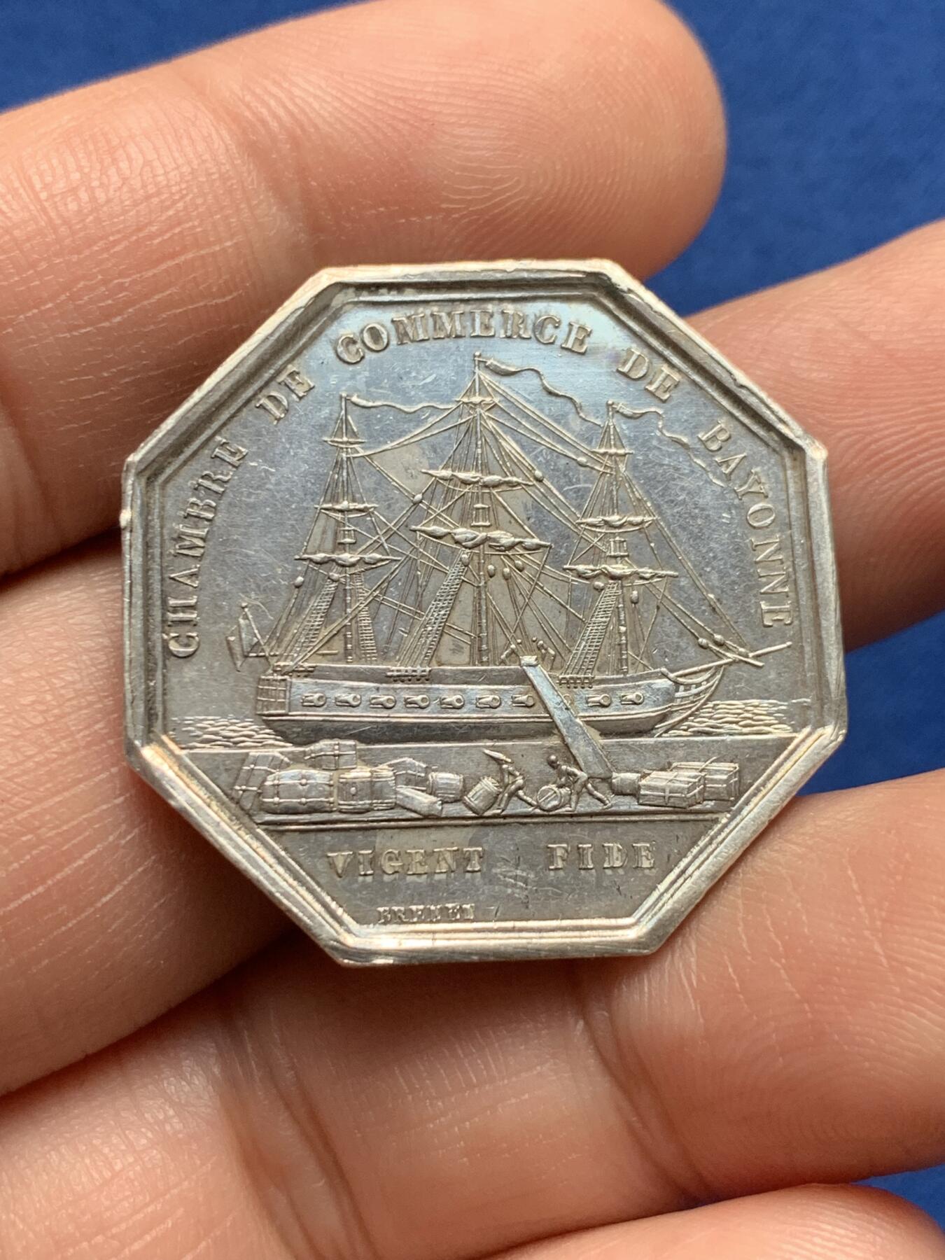 《竞宝斋》第440场 周日，周一，周二 3场连拍 （全场包邮） 法国八角银章，路易菲利普头像巴约讷商会，12.3g，30.6mm，手指边铭