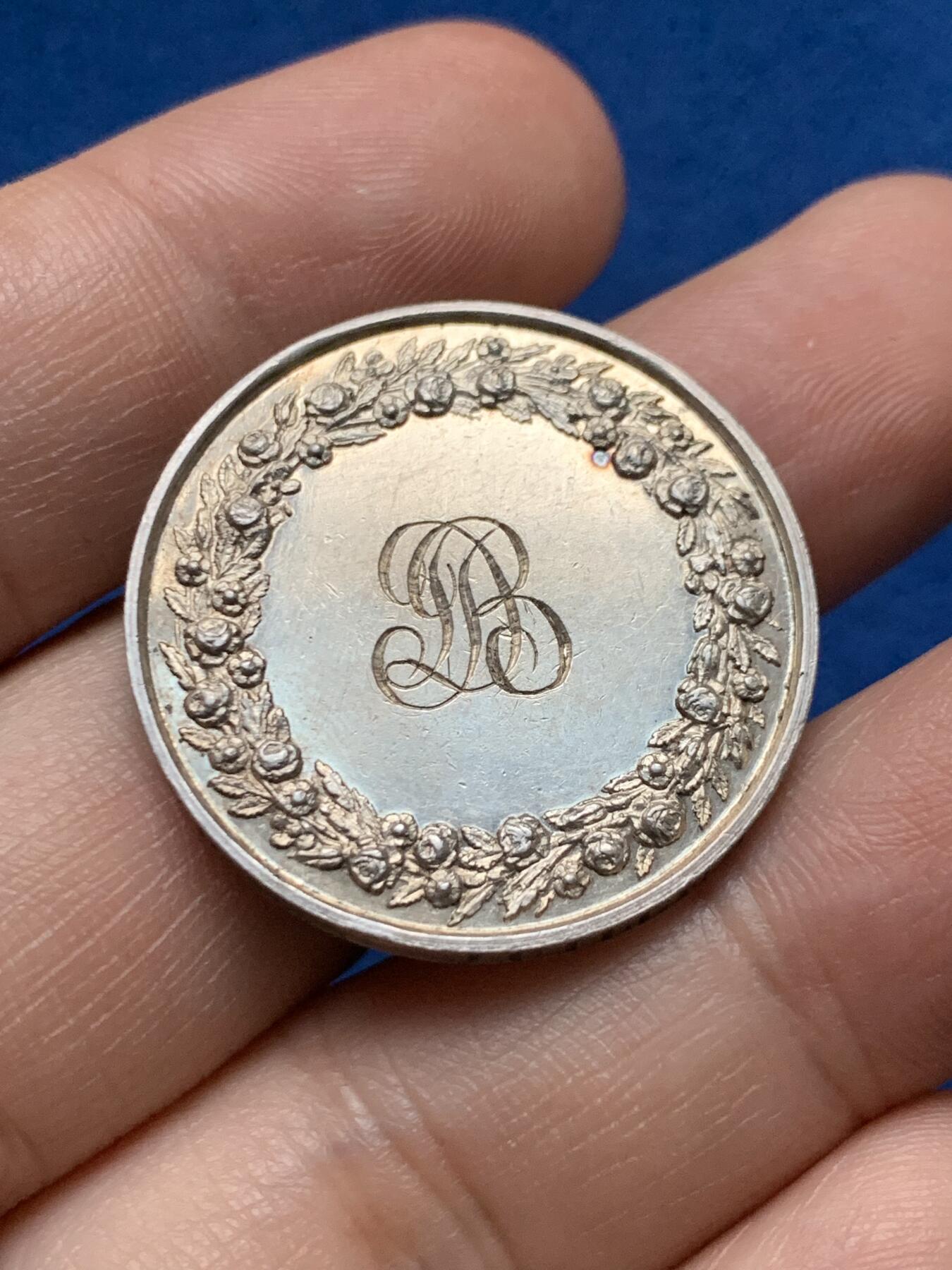 《竞宝斋》第440场 周日，周一，周二 3场连拍 （全场包邮） 法国1858年结婚纪念银章 29.8mm 11.9g