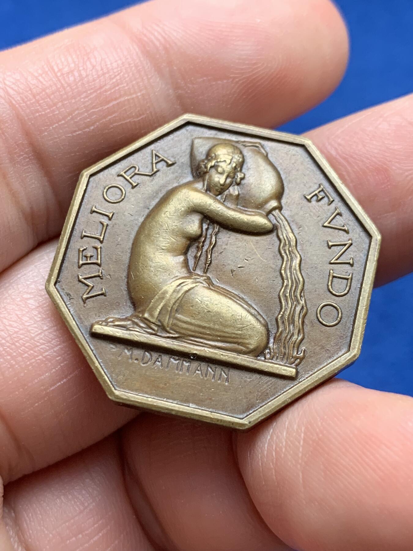 《竞宝斋》第440场 周日，周一，周二 3场连拍 （全场包邮） 法国JETON铜质八角，塞扎娜储蓄银行，直径30毫米，克重13.67，边铭：丰饶角