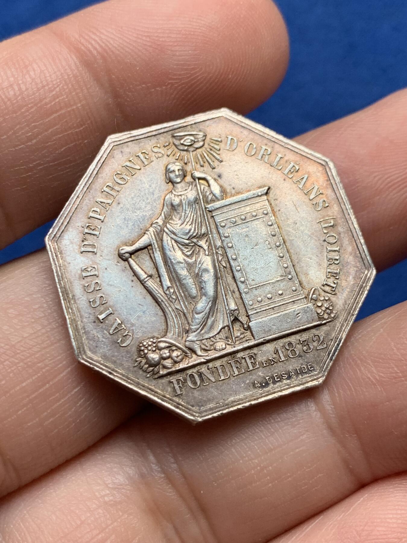 《竞宝斋》第440场 周日，周一，周二 3场连拍 （全场包邮） 法国1832年奥尔良卢瓦雷省储蓄银行八角银质代币，蜜蜂AR边铭，30.6mm，12.5克