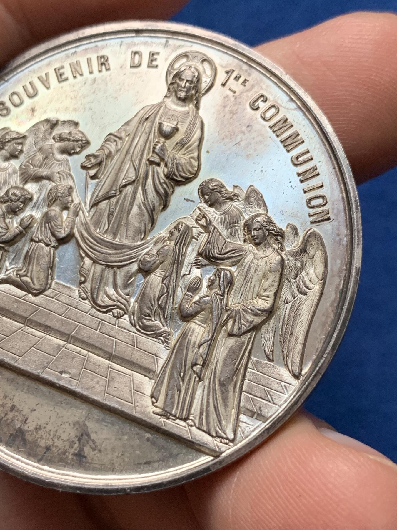 《竞宝斋》第440场 周日，周一，周二 3场连拍 （全场包邮） 法国1888年首次圣餐纪念银章，47.07g，46.1mm，丰饶角边铭