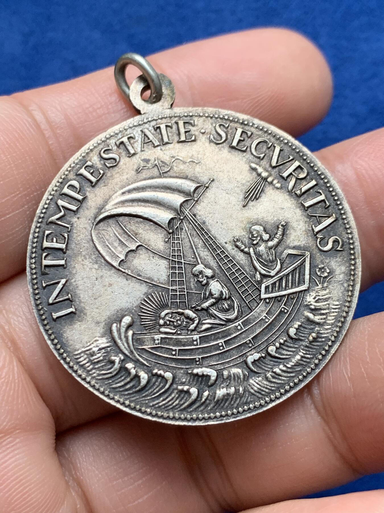 《竞宝斋》第440场 周日，周一，周二 3场连拍 （全场包邮） 匈牙利圣乔治屠龙镀银纪念章，13.35g，37.7mm