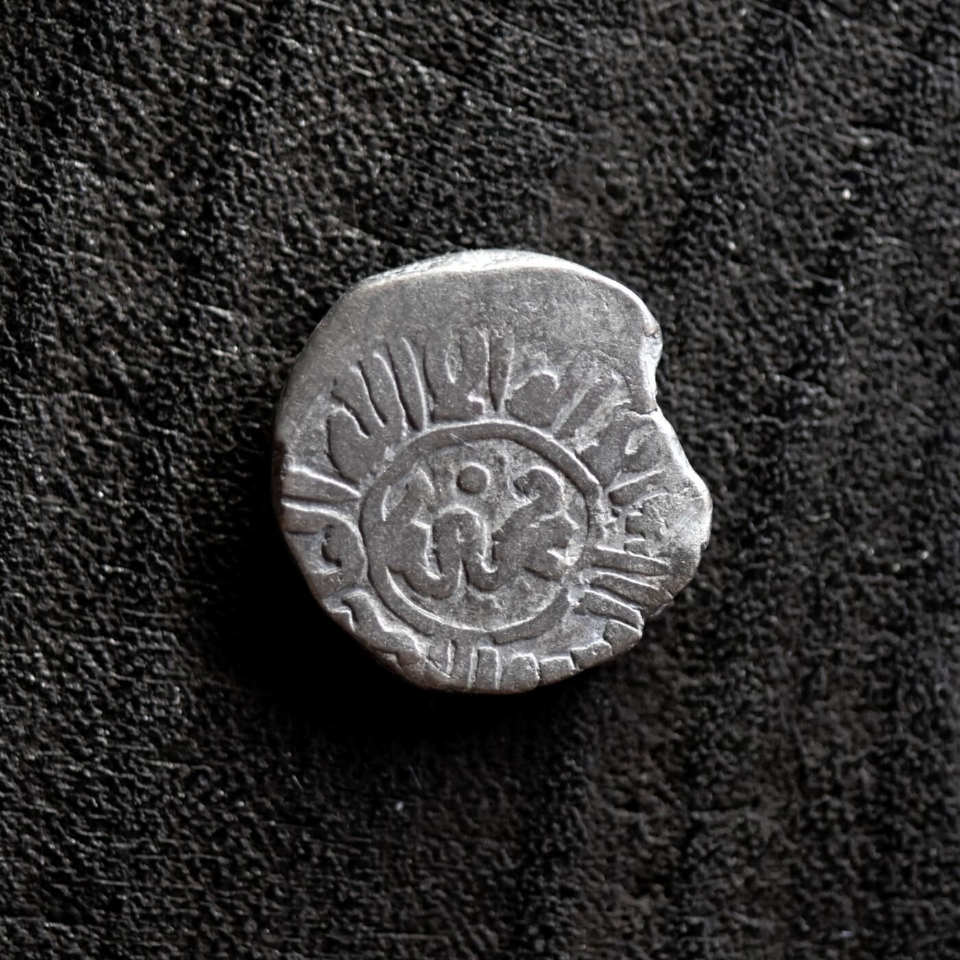 【良泉】第41期【自动场】11月27日晚19.30点开拍！86组，西方古代钱币专场 公元1200-1220年【花剌子模】阿拉乌丁·摩诃末，中心铭文版，吉塔尔，2.73克