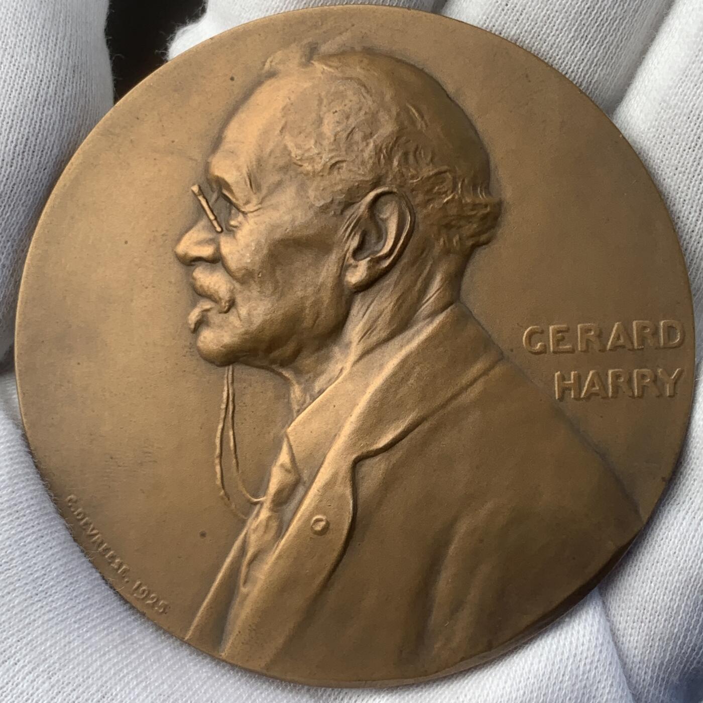 掌中浮雕-藏着的欧洲第042场 1925年比利时作家杰拉德.哈里纪念大铜章，70.5mm，113g，雕刻大师Devreese作品