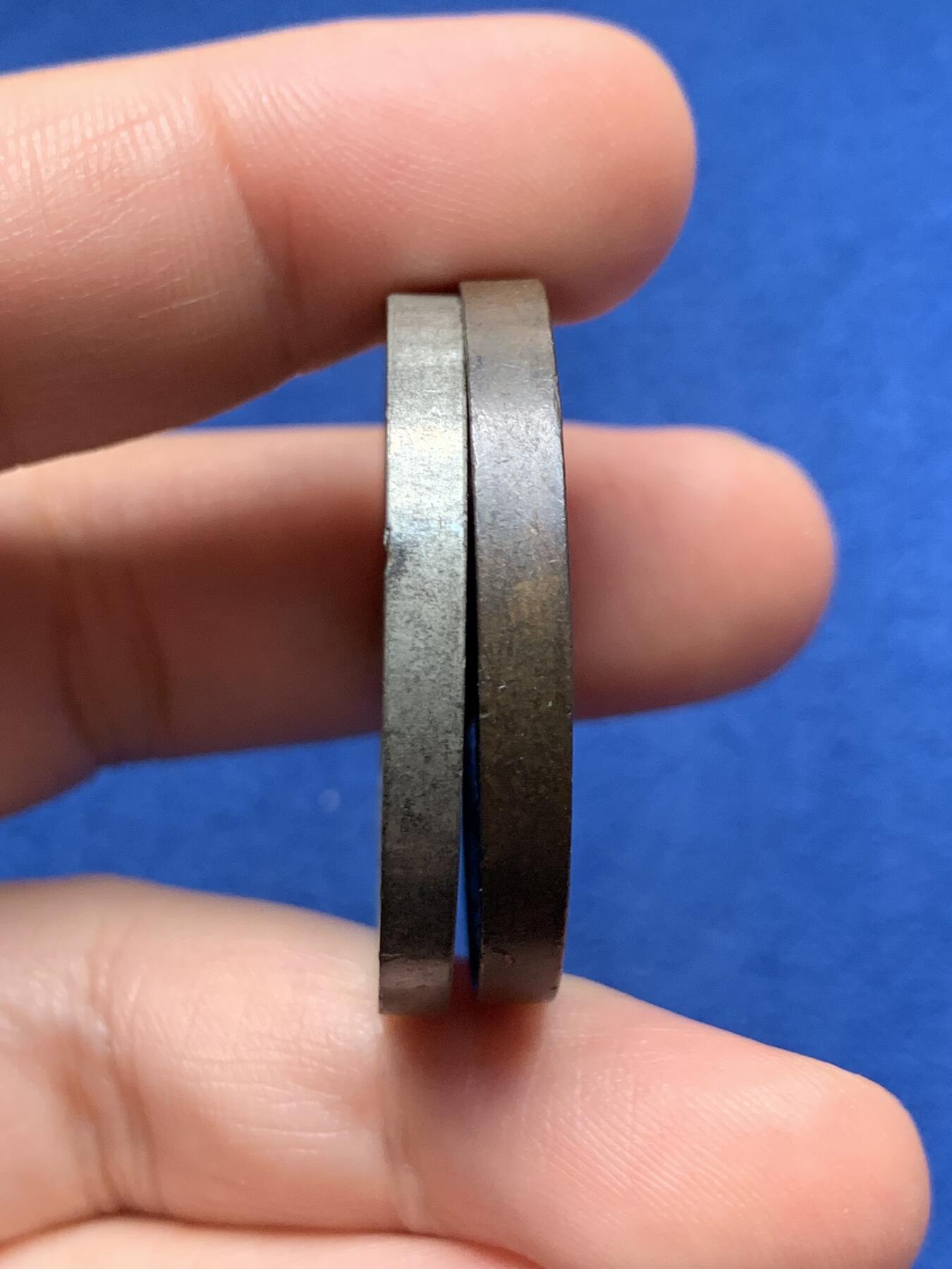 《竞宝斋》第440场 周日，周一，周二 3场连拍 （全场包邮） 英国里彭千年纪念铜章和白色金属章2枚，分别重27.52g，18.75g，尺寸36.2mm