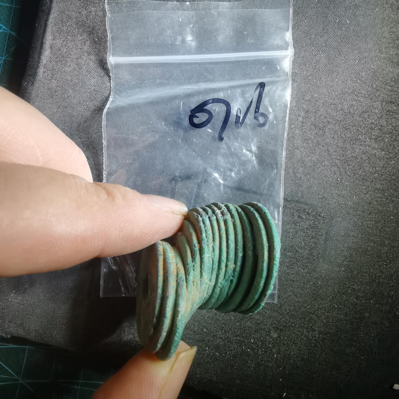 沼泽如烟--第907场 铜钱一组如图粘一起了 14枚