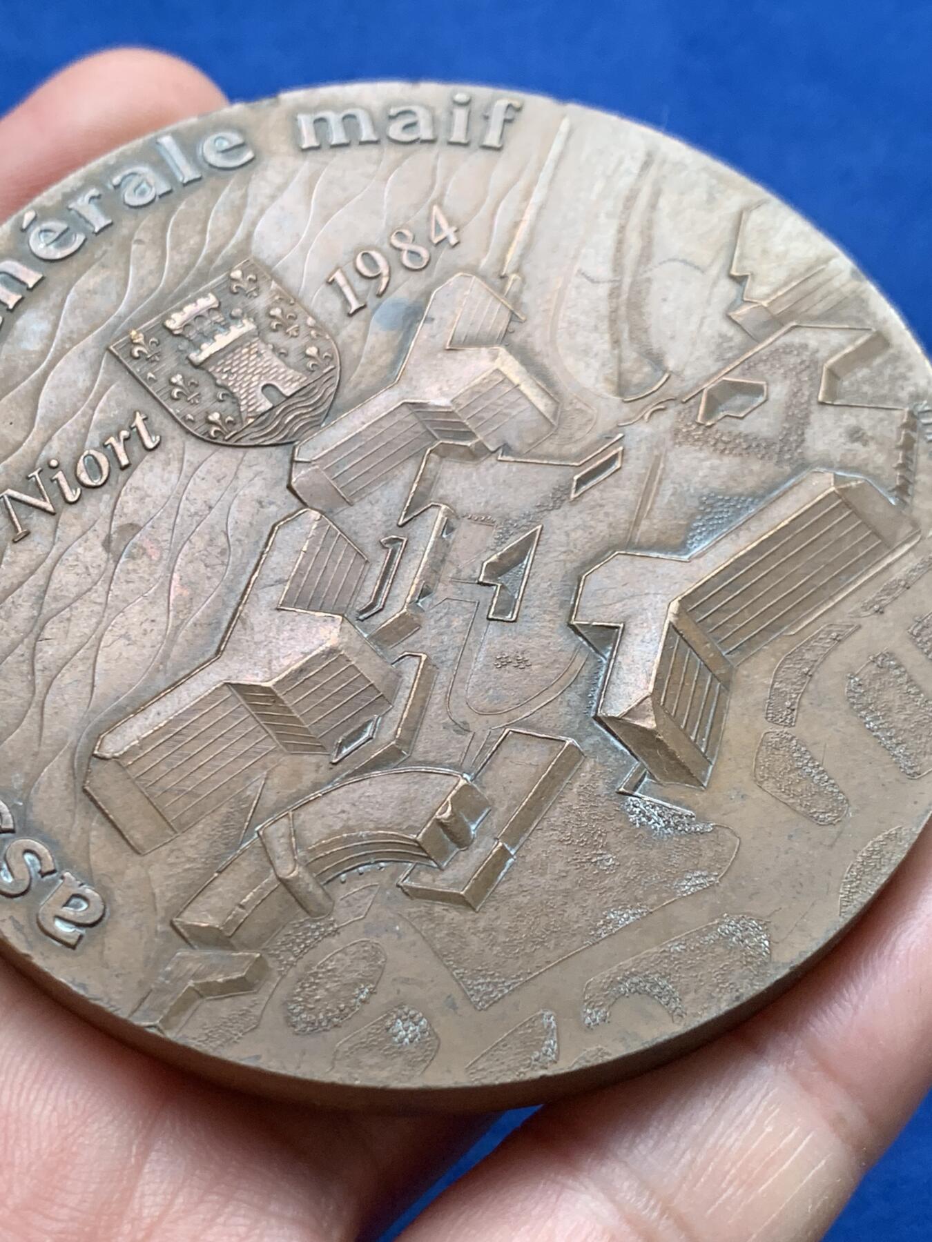 《竞宝斋》第440场 周日，周一，周二 3场连拍 （全场包邮） 法国MAIF互助保险公司大铜章 直径71.7mm 重量220.7g 1984 丰饶角铜标