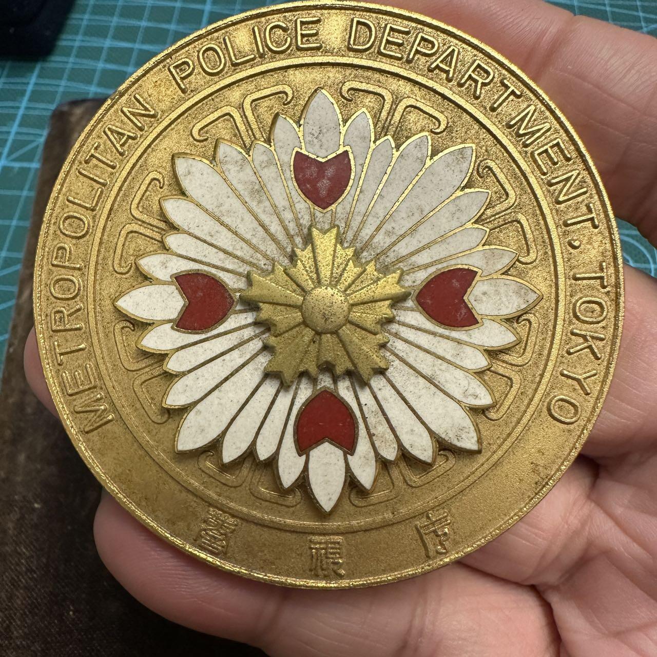 蒂克钱币-第48场日本章牌专场 日本警视厅 警视总监 镀金章 65mm 142g 绒布盒