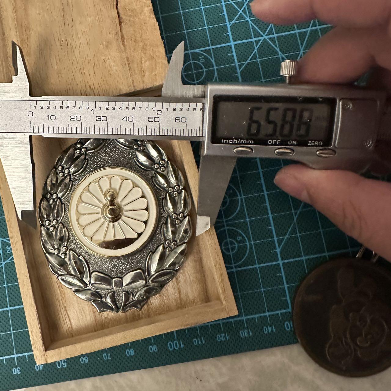 蒂克钱币-第48场日本章牌专场 日本 铁路局效绩章受赏纪念 77*65mm 124g 木盒