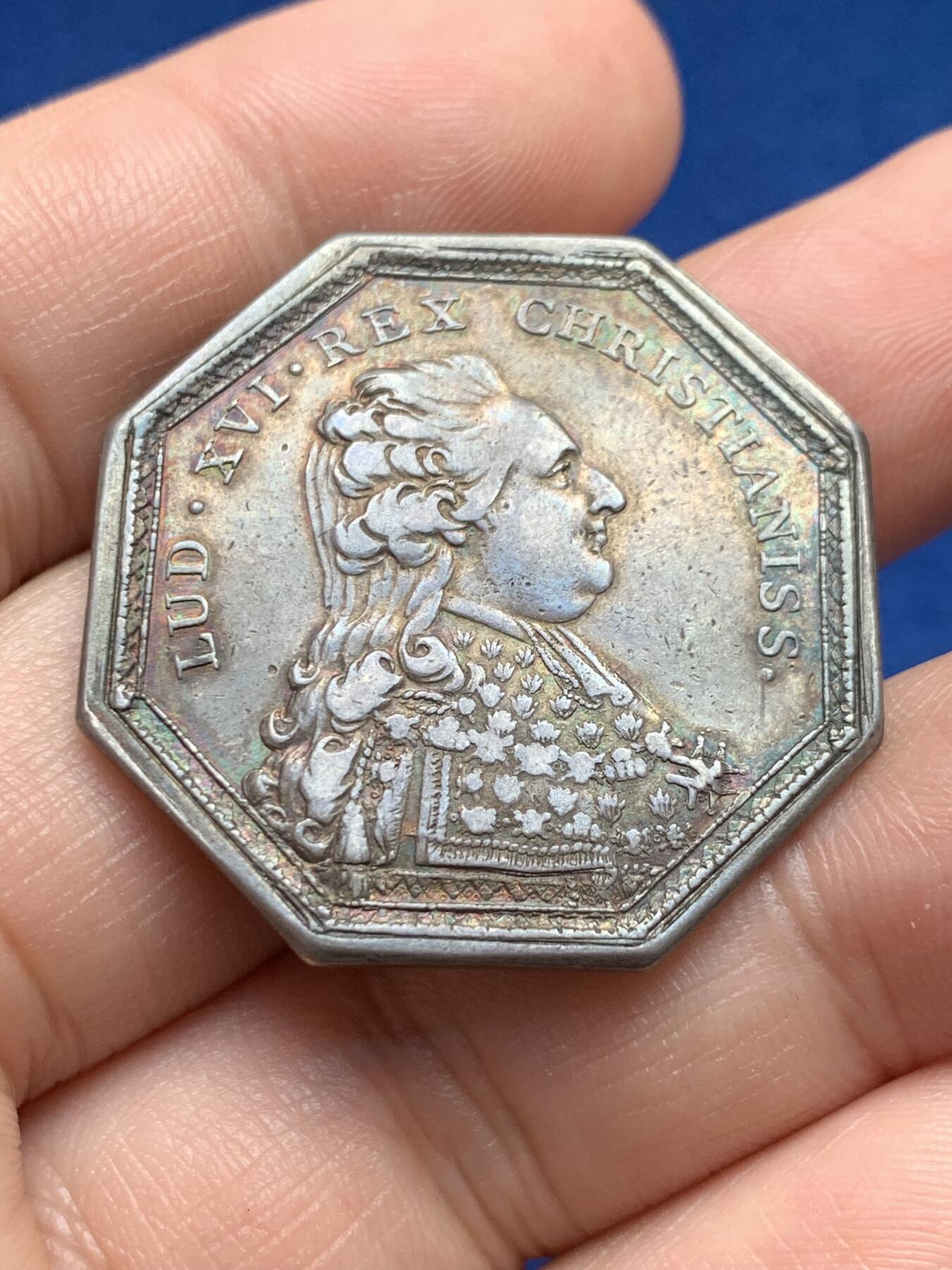 《竞宝斋》第440场 周日，周一，周二 3场连拍 （全场包邮） 法国八角银章，路易十六头像圣灵勋章，16.62g，33.8mm，早期无边铭