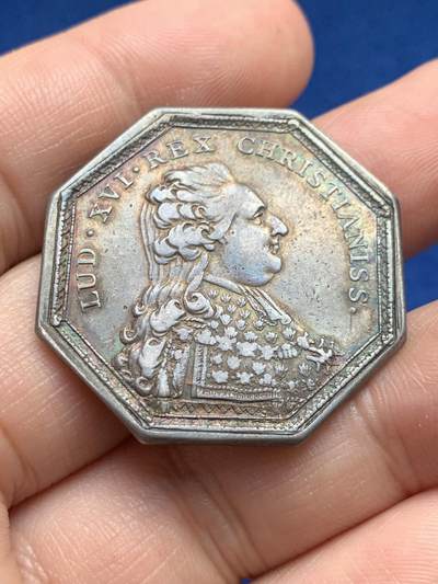 《竞宝斋》第440场 周日，周一，周二 3场连拍 （全场包邮） - 法国八角银章，路易十六头像圣灵勋章，16.62g，33.8mm，早期无边铭