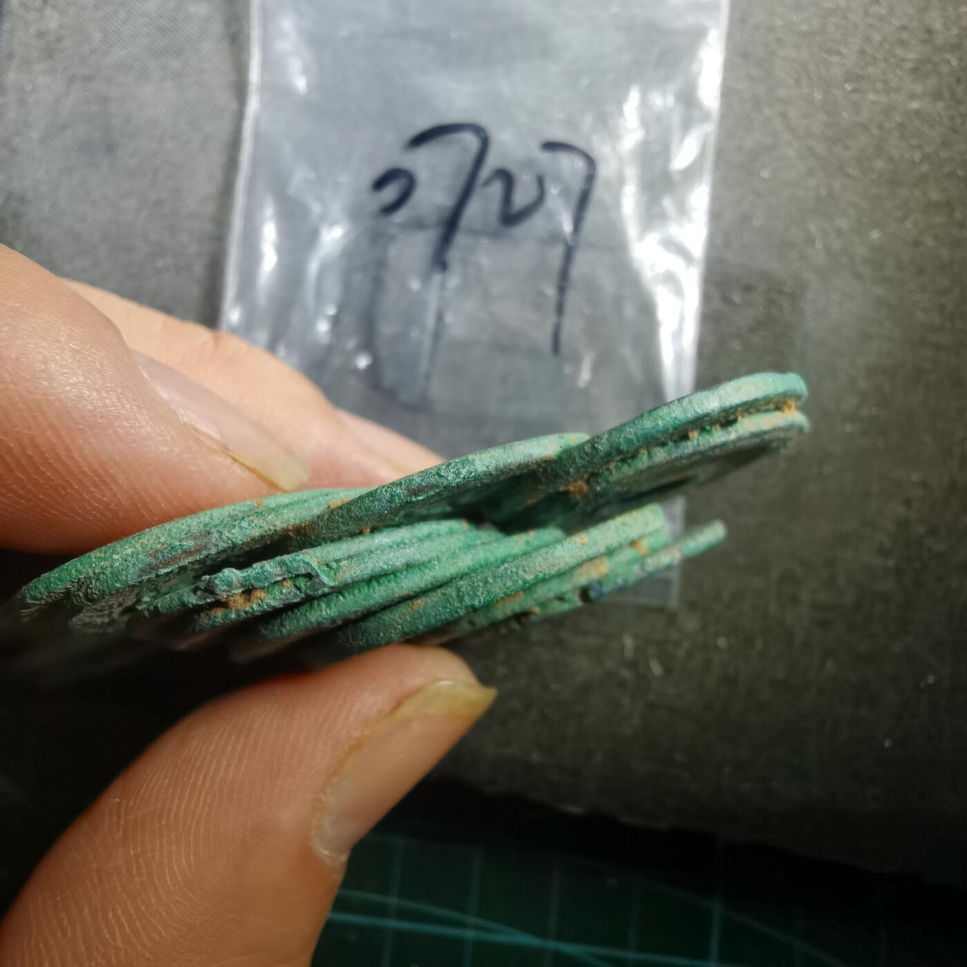 沼泽如烟--第907场 铜钱一组如图粘一起了  11枚