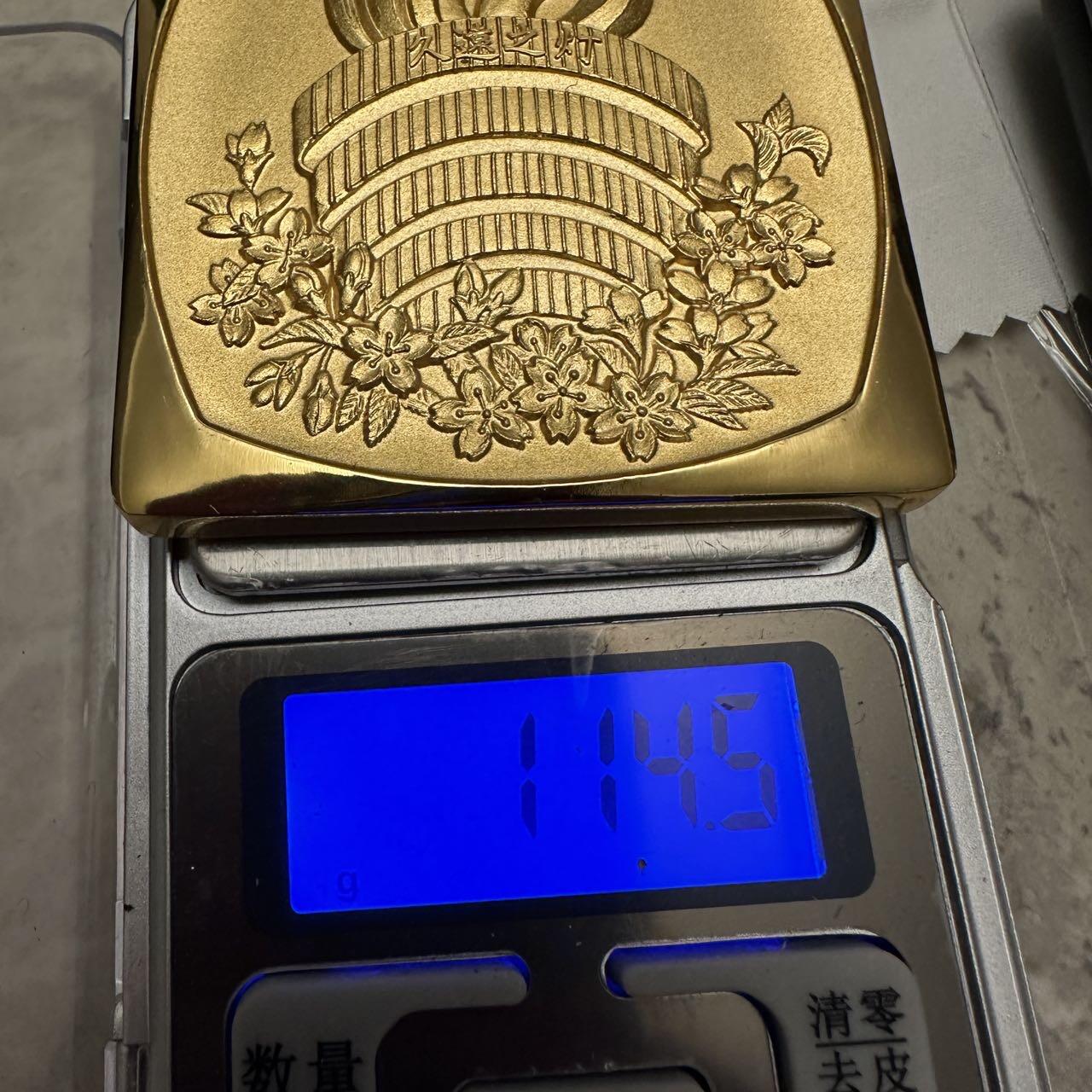 蒂克钱币-第48场日本章牌专场 日本 1973年 日莲正宗念本山大石寺 镀金章 60mm 114g 亚克力盒