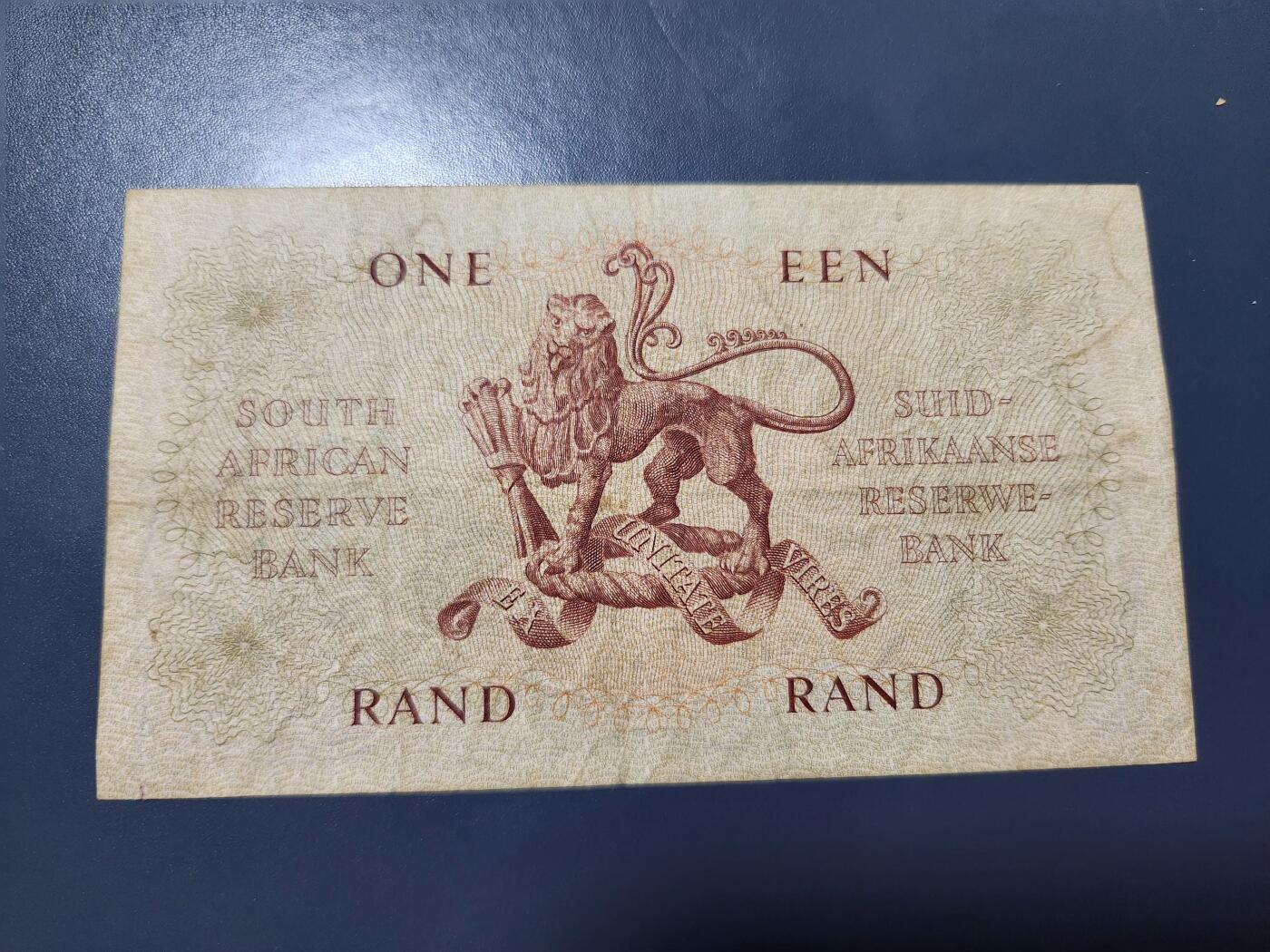 11月19号晚上8点 外国纸币自动截拍第61场 南非1962-65年1兰特 纸币 英语版