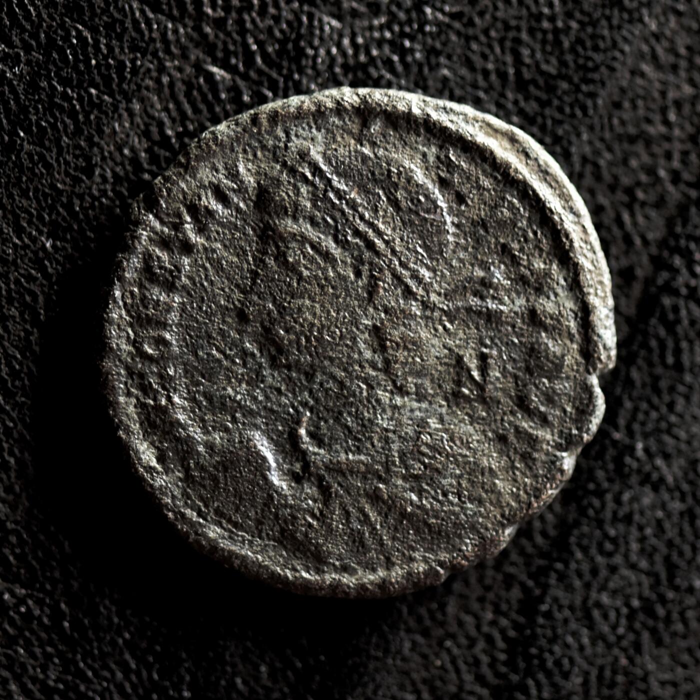 【良泉】第41期【自动场】11月27日晚19.30点开拍！86组，西方古代钱币专场 公元337-361年【古罗马】君士坦提乌斯二世“基督符”百分铜币，3.54克