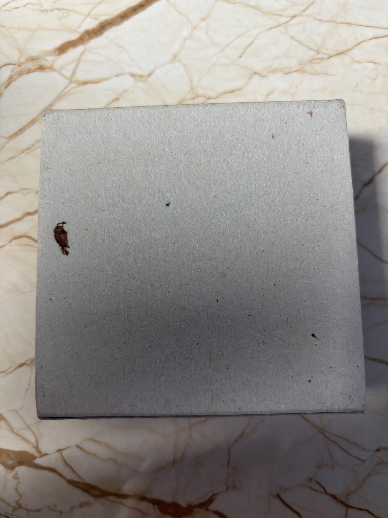 第182期拍卖 2012年库克20元镶水晶彩色精制银币 杰作系列-睡着的浴女（雷诺阿） 3盎司999银 盒证全，有氧化，国外售价在500美金左右，外盒有破