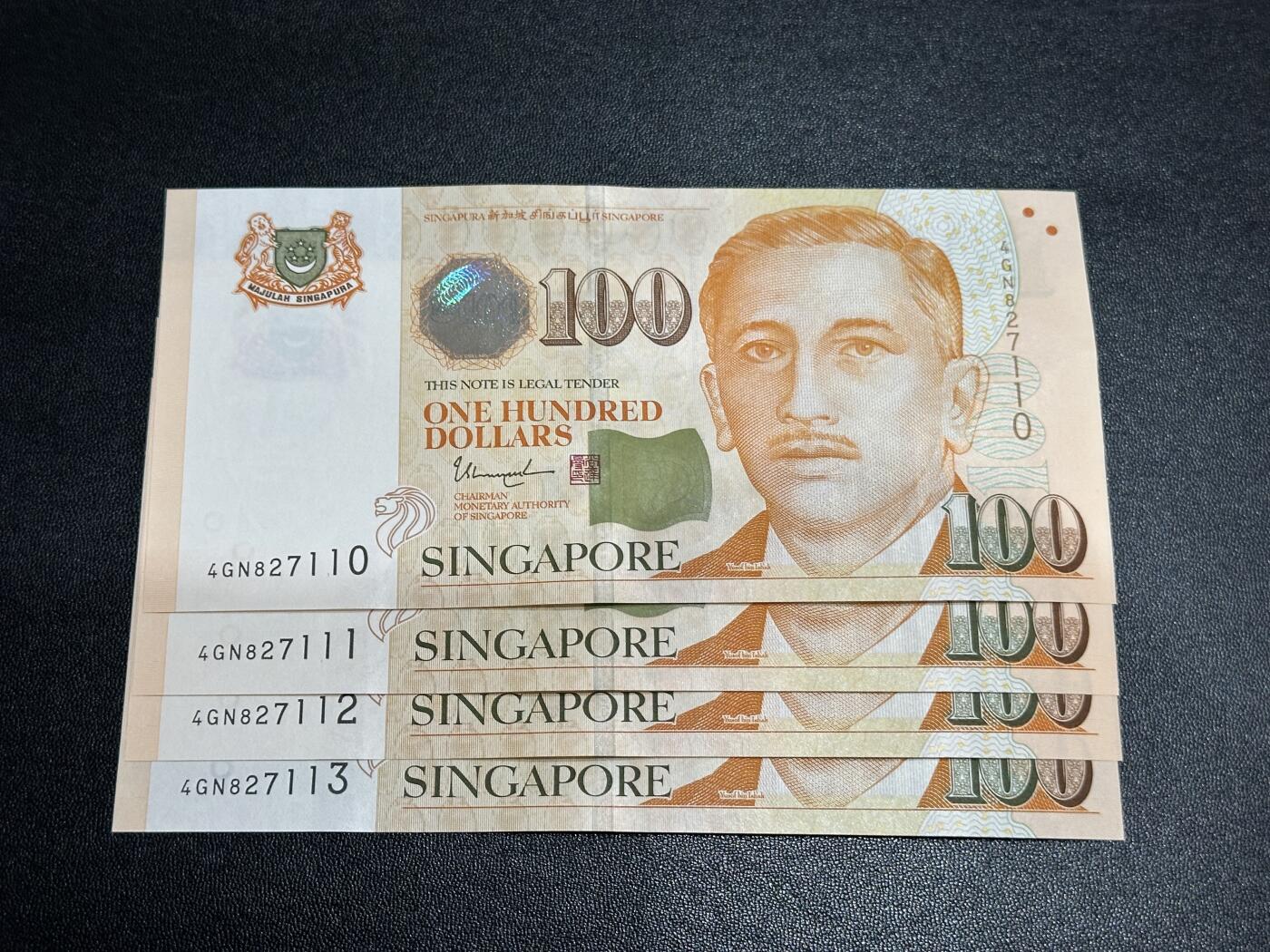 《外钞收藏家》第五百八十六期（品种丰富、精品多）（本平台长期征集拍品、欢迎藏友们联系合作） 新加坡人像纸币版100元 4连号（110-113） 全新UNC